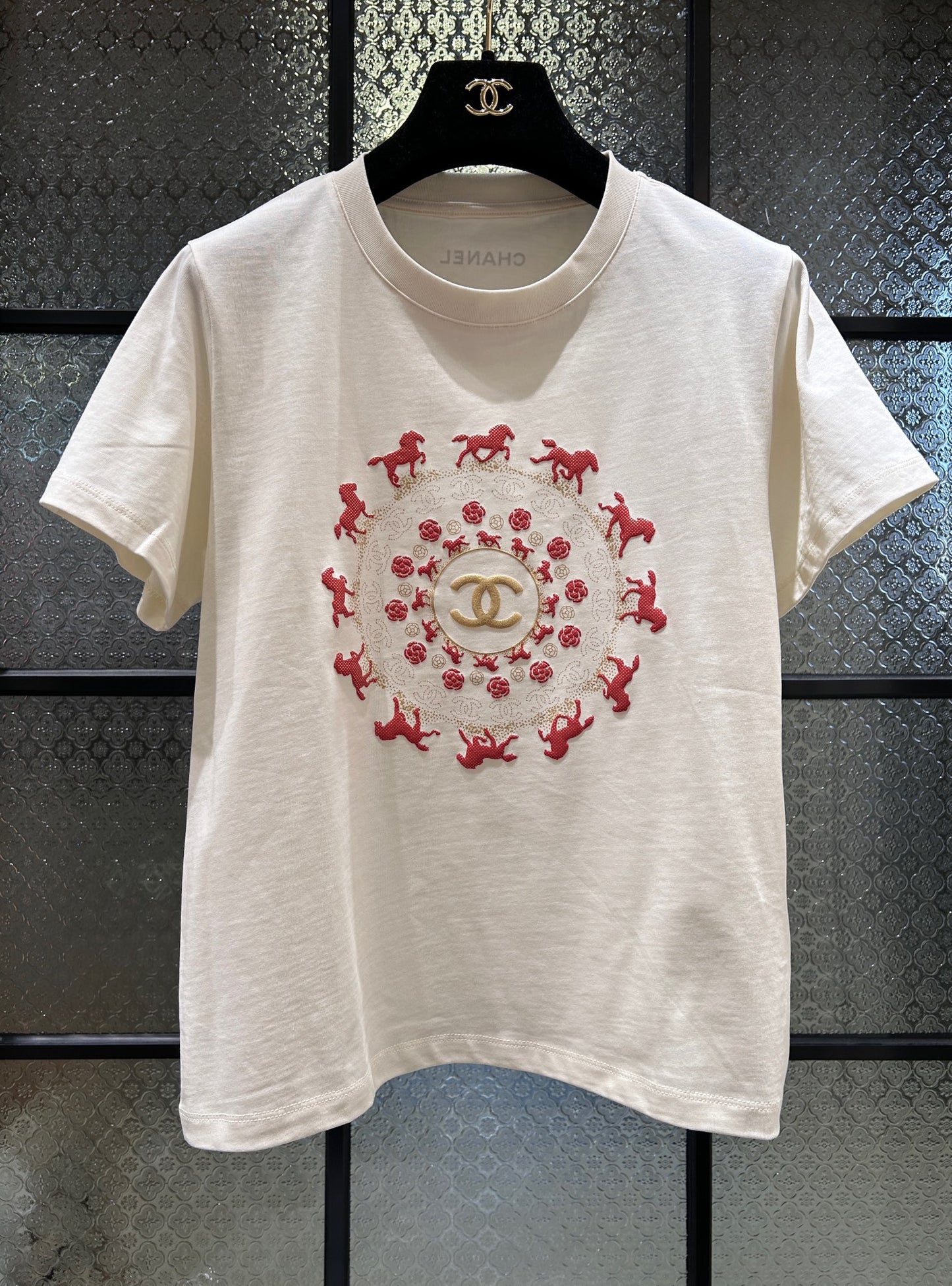 小香家-紅色馬匹花卉刺繡短T