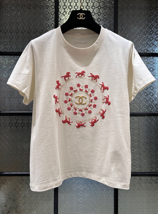 小香家-紅色馬匹花卉刺繡短T