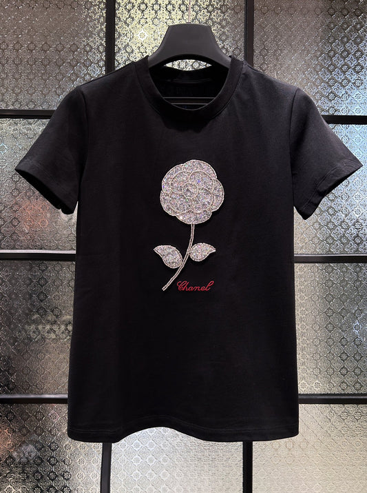小香家-立體玫瑰刺繡T 黑色