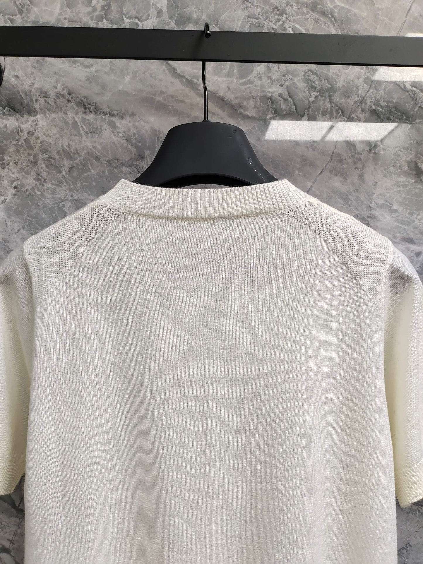 小香家-下擺刺繡logo短袖上衣 白色