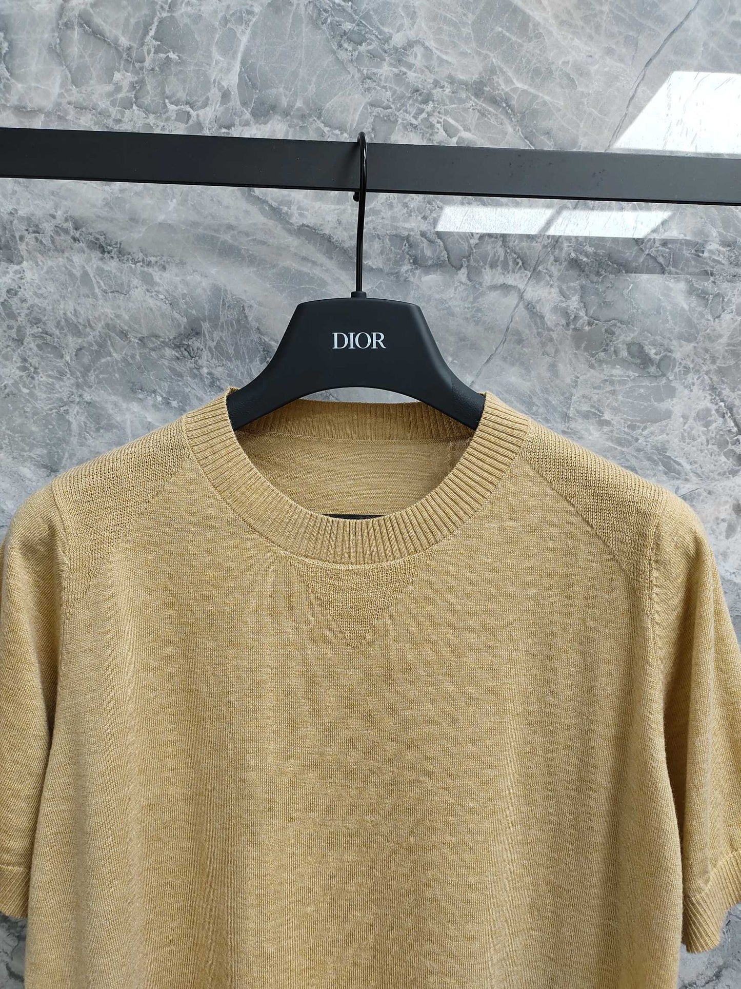 小香家-下擺刺繡logo短袖上衣 黃色