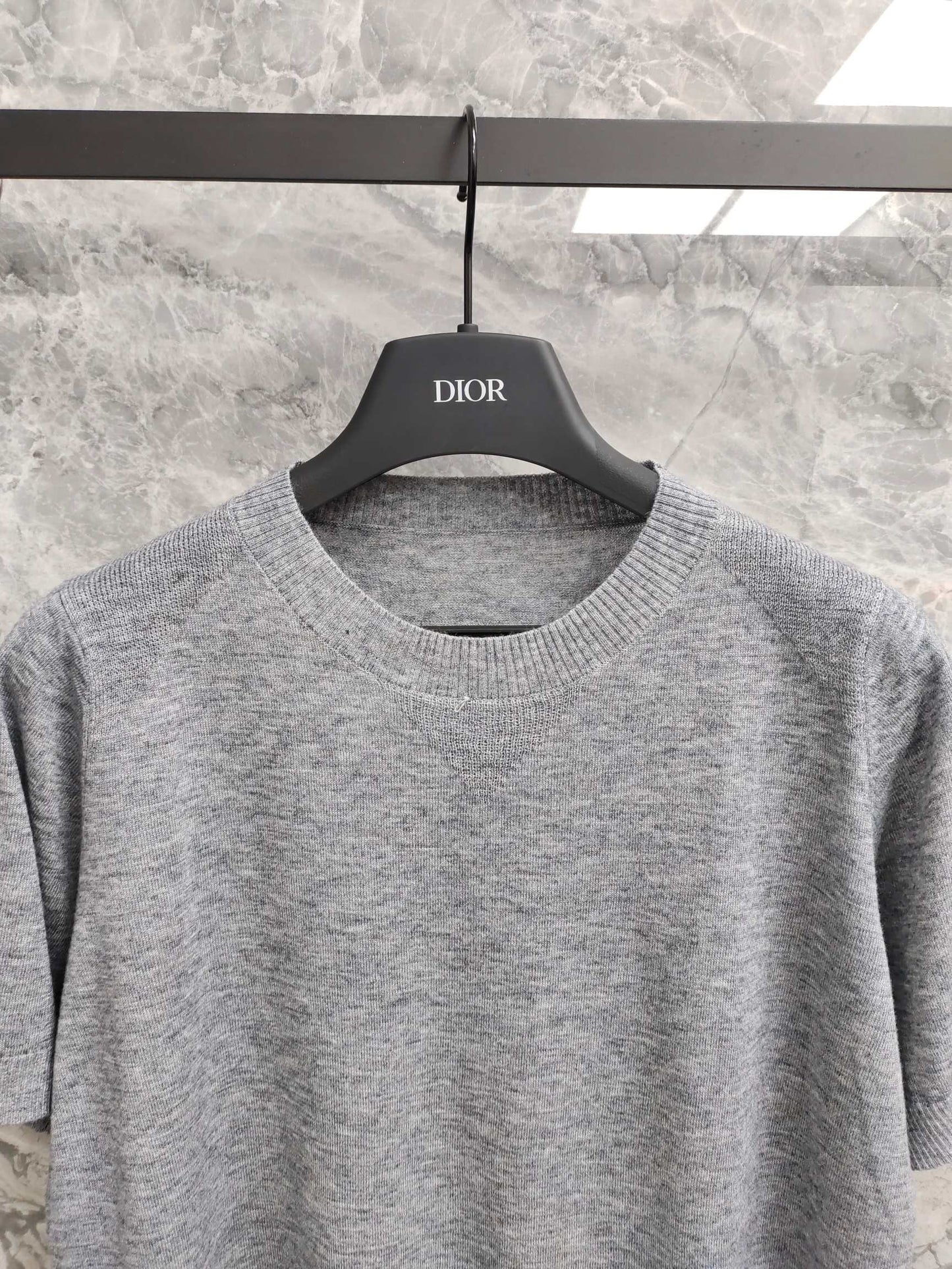 小香家-下擺刺繡logo短袖上衣 灰色