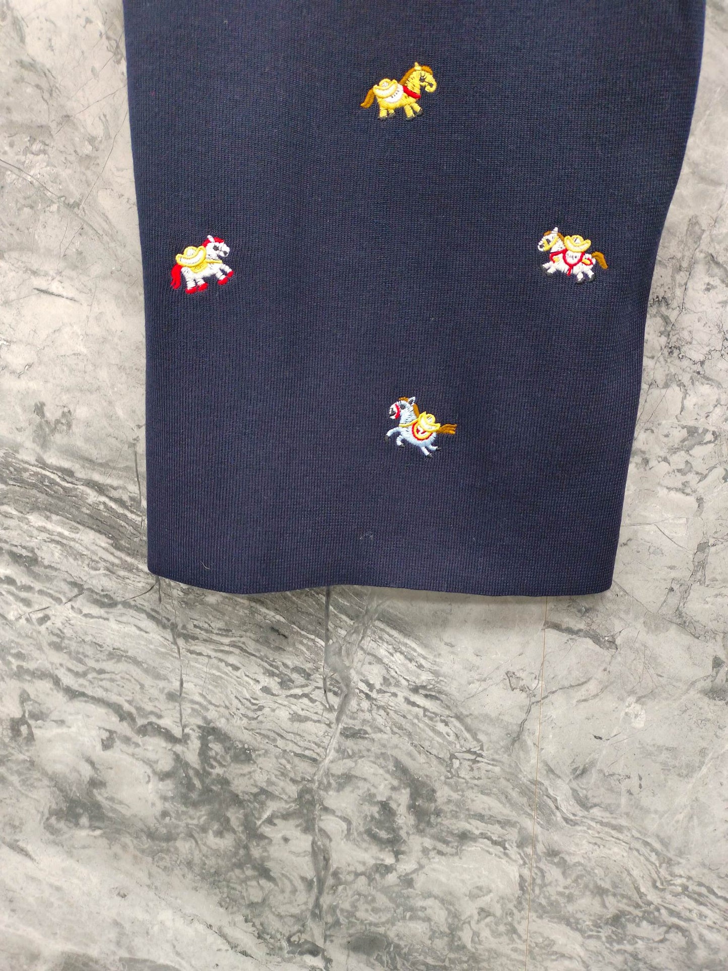穆M家-𝟐𝟔𝐏 刺繡拼色無袖上衣背心 深藍