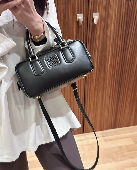 穆M家-5BB142M1100 𝗔𝗥𝗖𝗔𝗗𝗜𝗘 牛皮革 保齡球包 小號 黑色