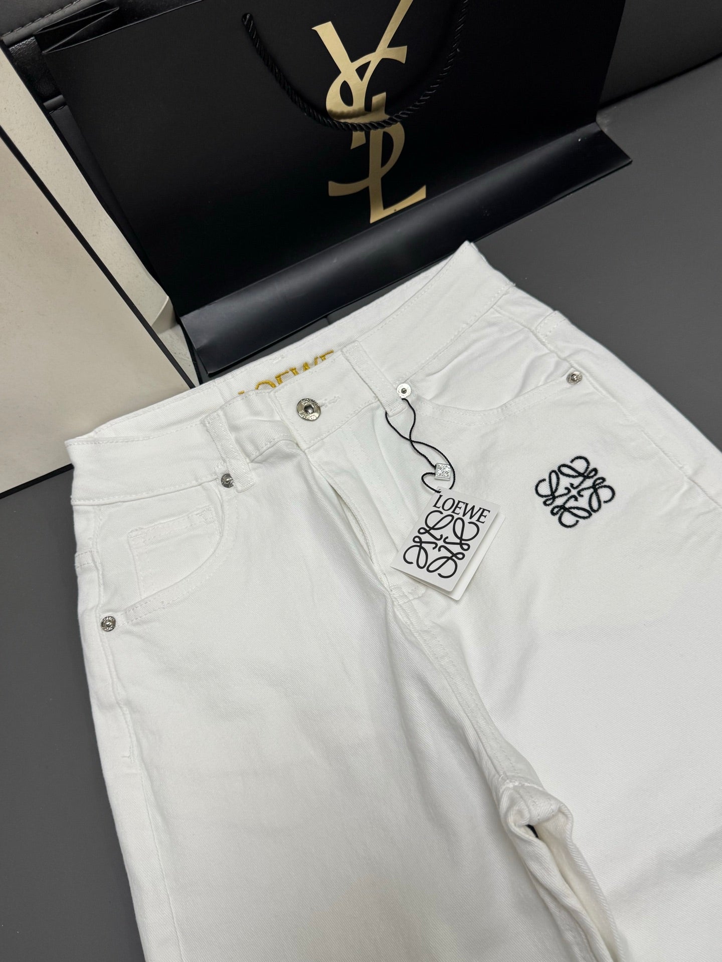 羅L家-春夏新品後腰刺繡字母彈性直筒牛仔褲