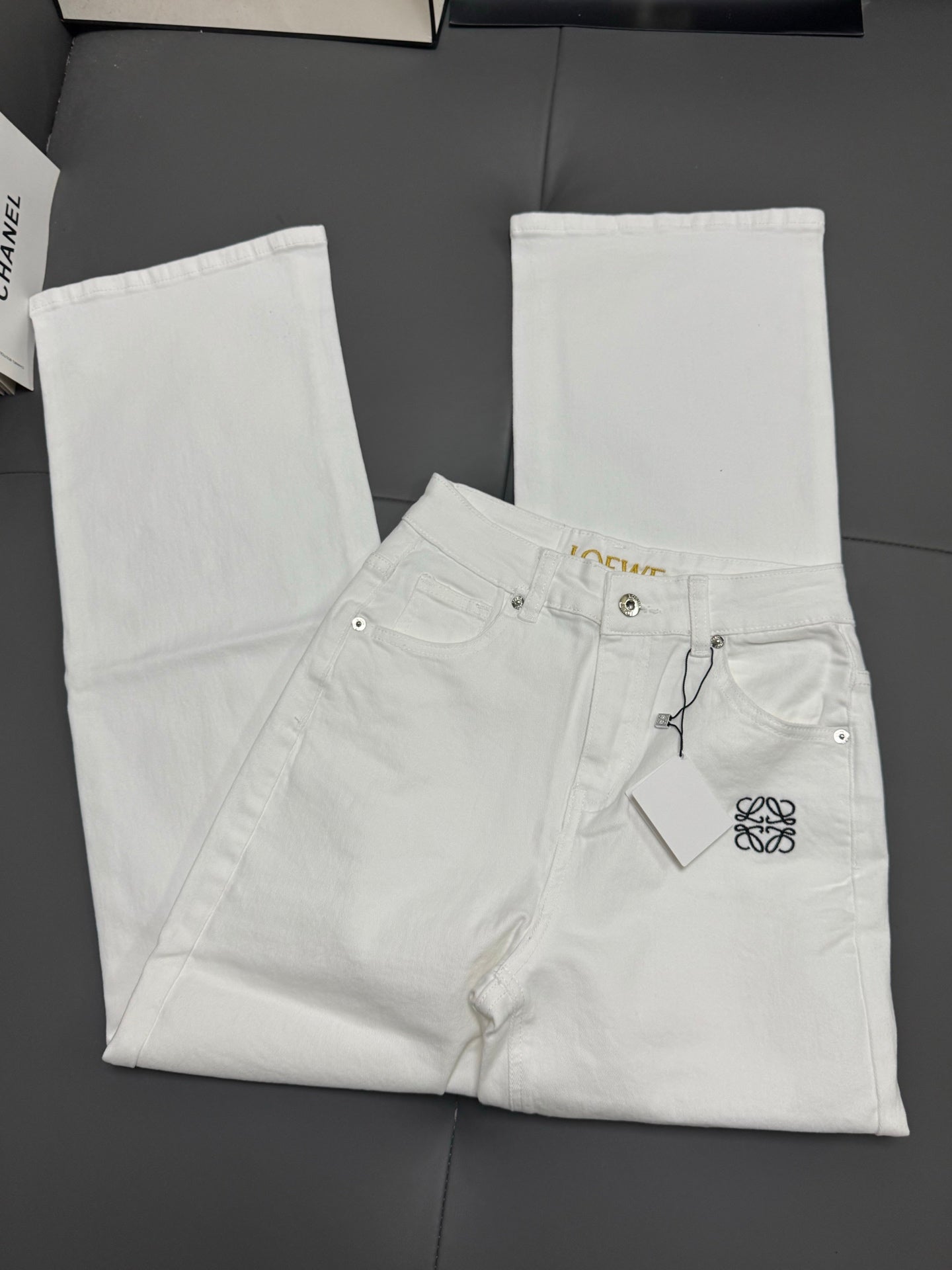 羅L家-春夏新品後腰刺繡字母彈性直筒牛仔褲