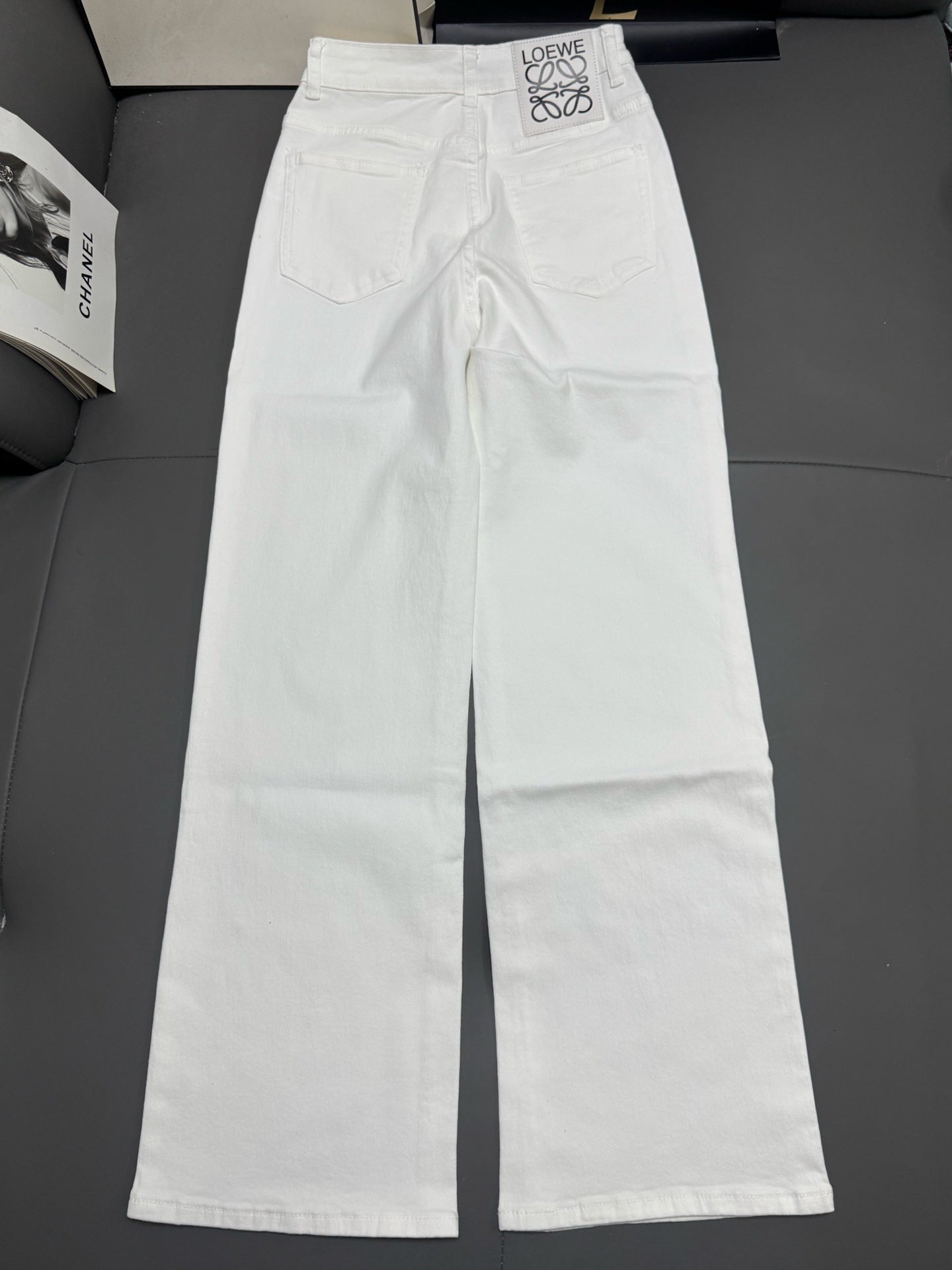 羅L家-春夏新品後腰刺繡字母彈性直筒牛仔褲