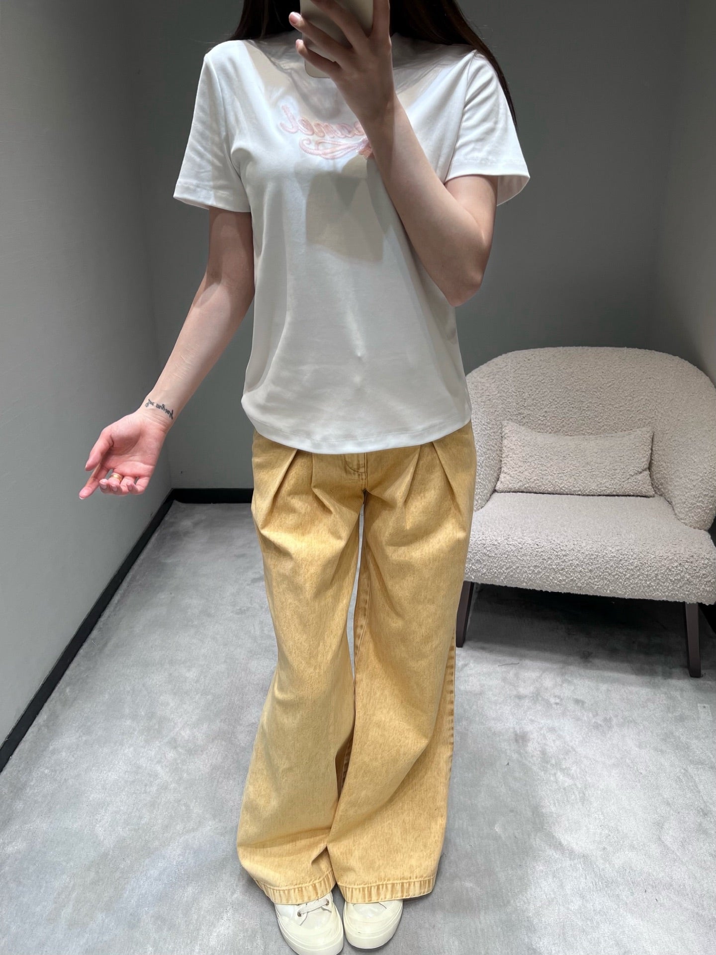 小香家-立體山茶花短T 白色