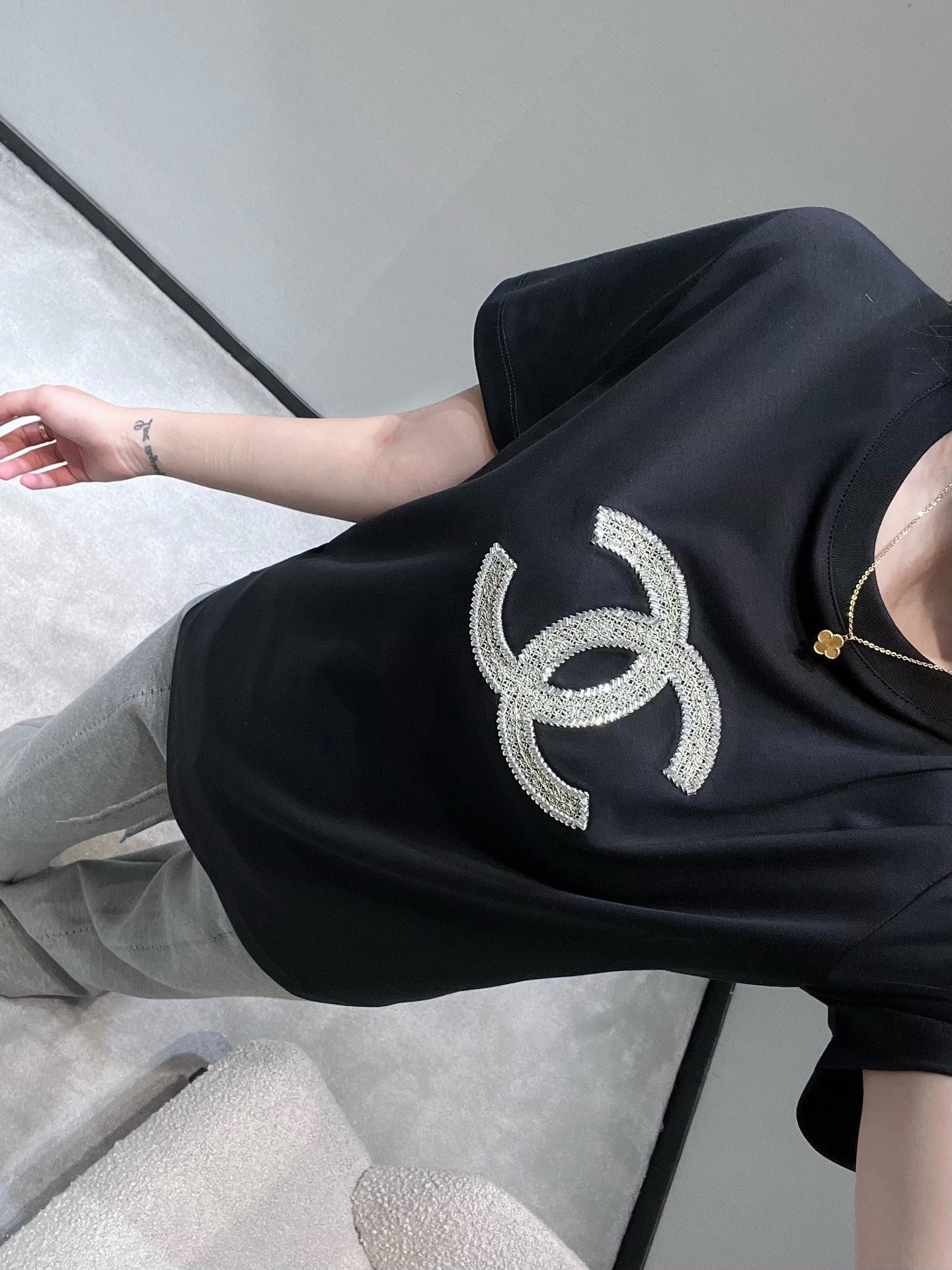 小香家-26雙C燙鑽T 黑色