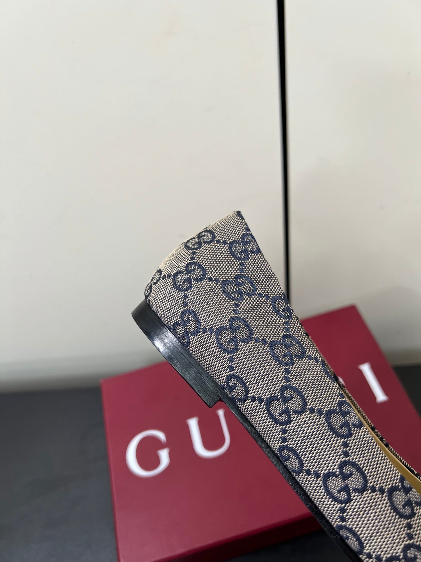 古G家-26馬階扣尖頭平跟單鞋 花灰