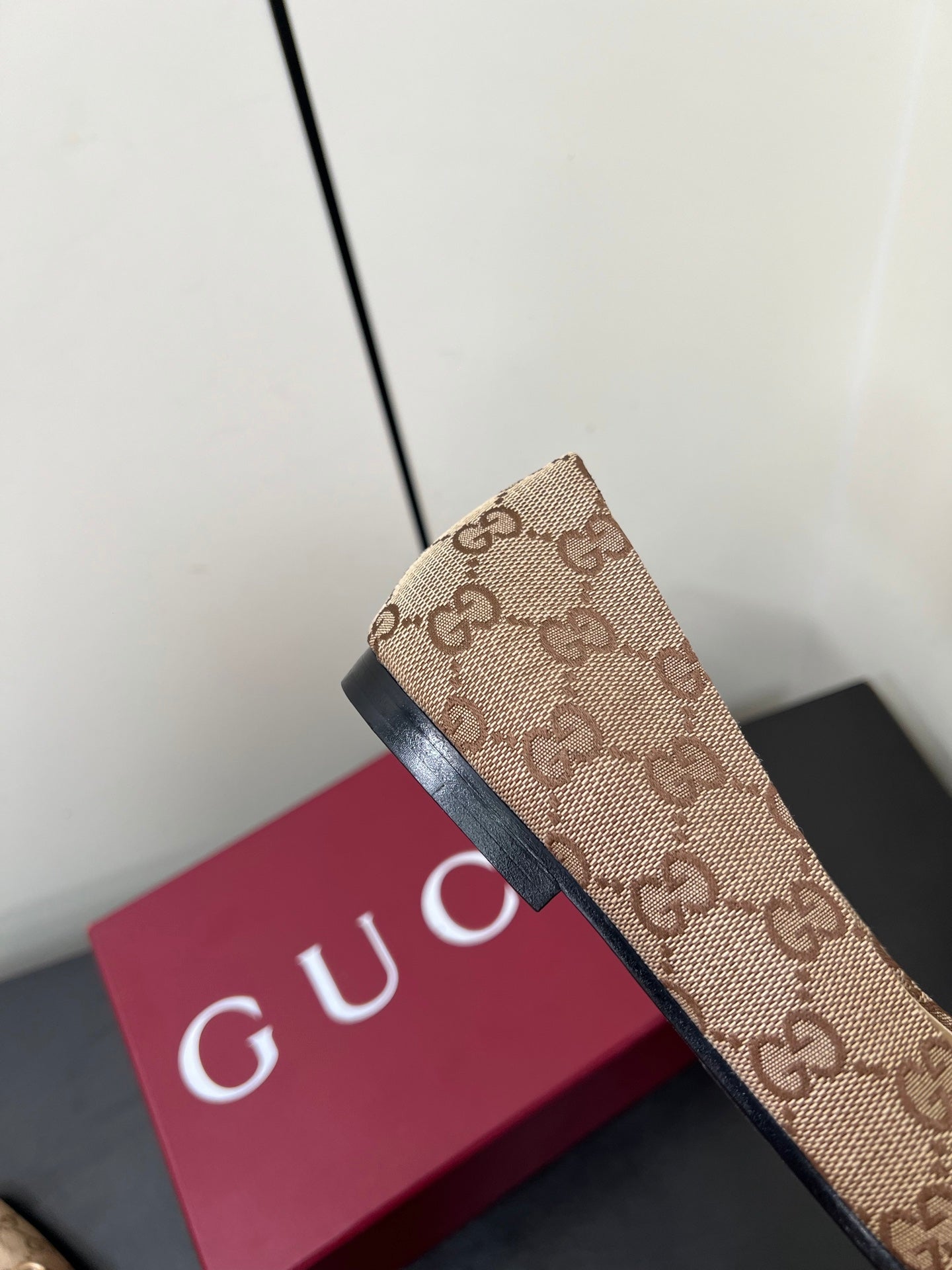 古G家-26馬階扣尖頭平跟單鞋 老花卡