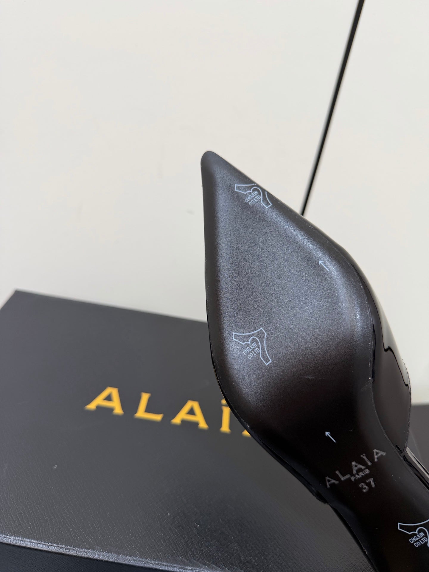 Ala-260707漆皮尖頭穆勒小高跟 黑色