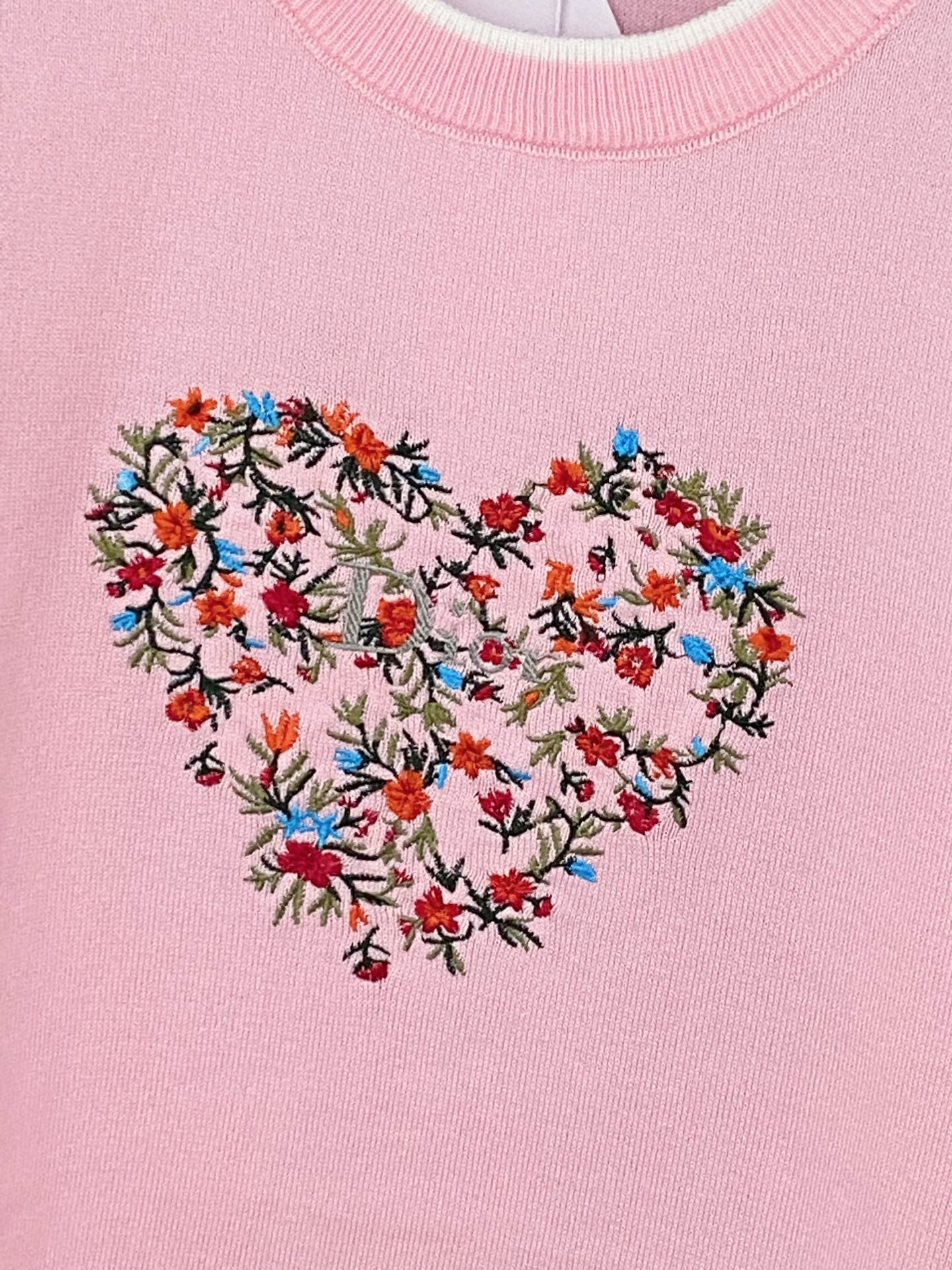 迪D家-愛心刺繡花卉針織短袖 粉色