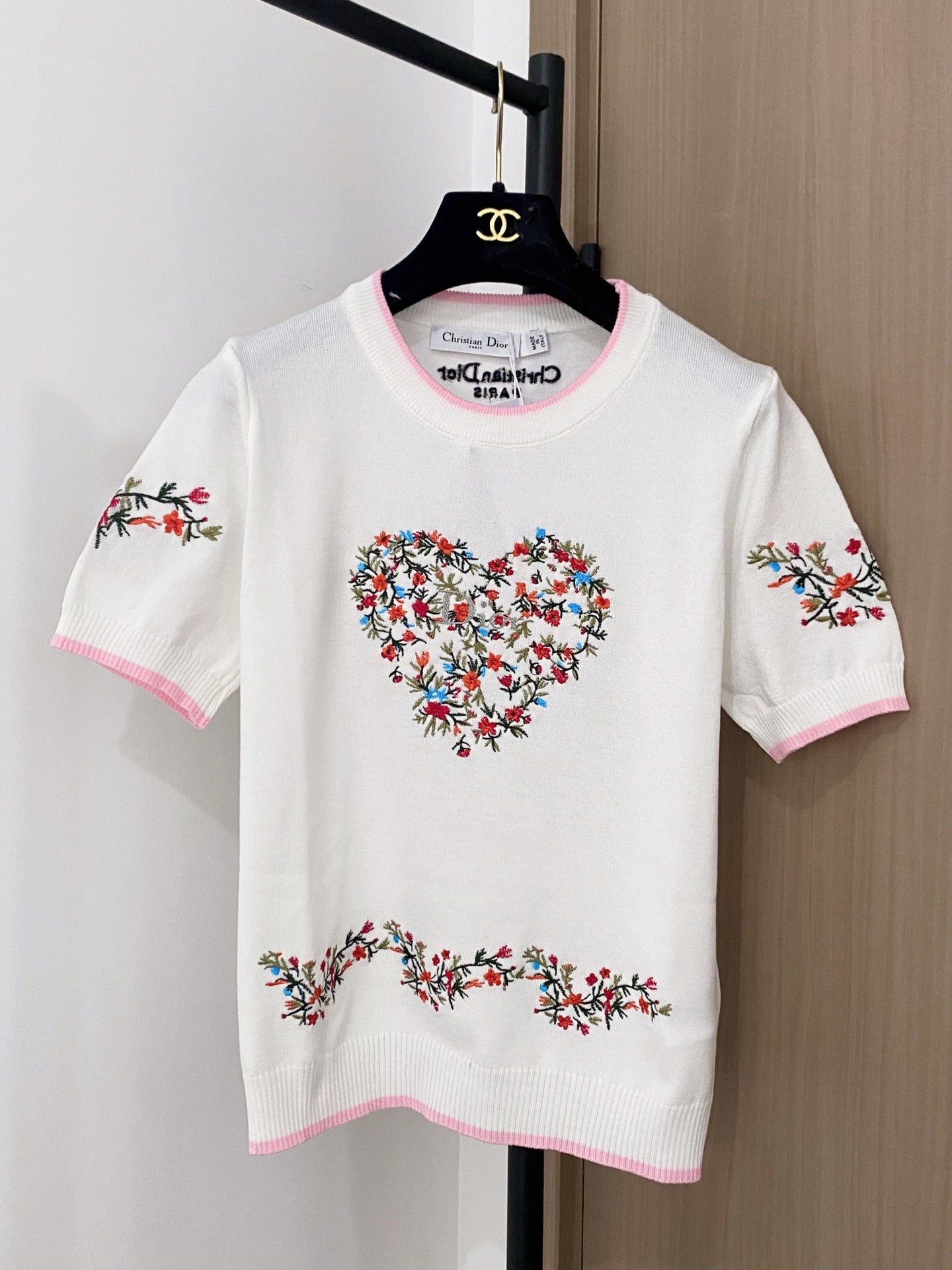 迪D家-愛心刺繡花卉針織短袖 白色