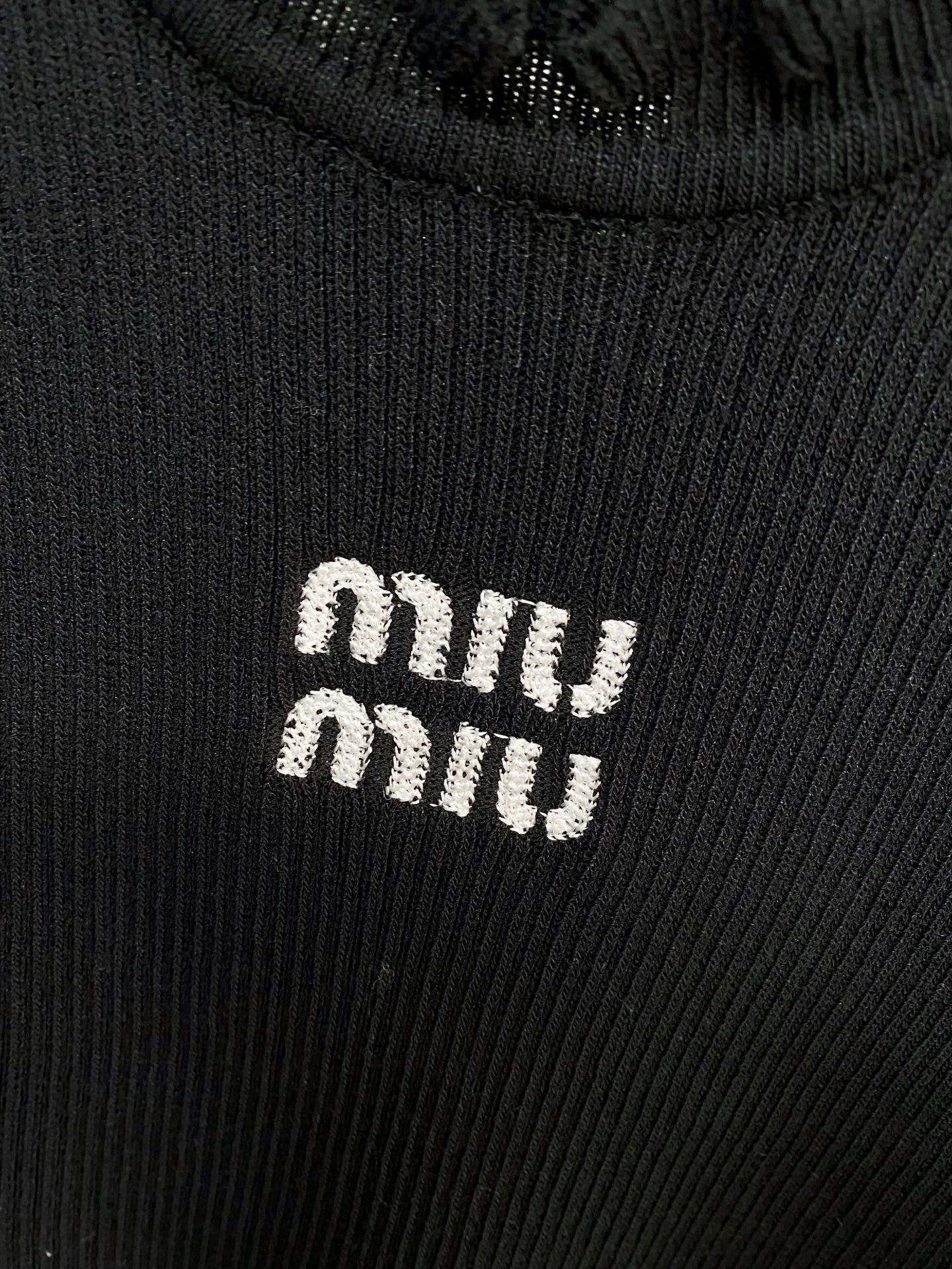 穆M家-荷葉邊背心 黑色