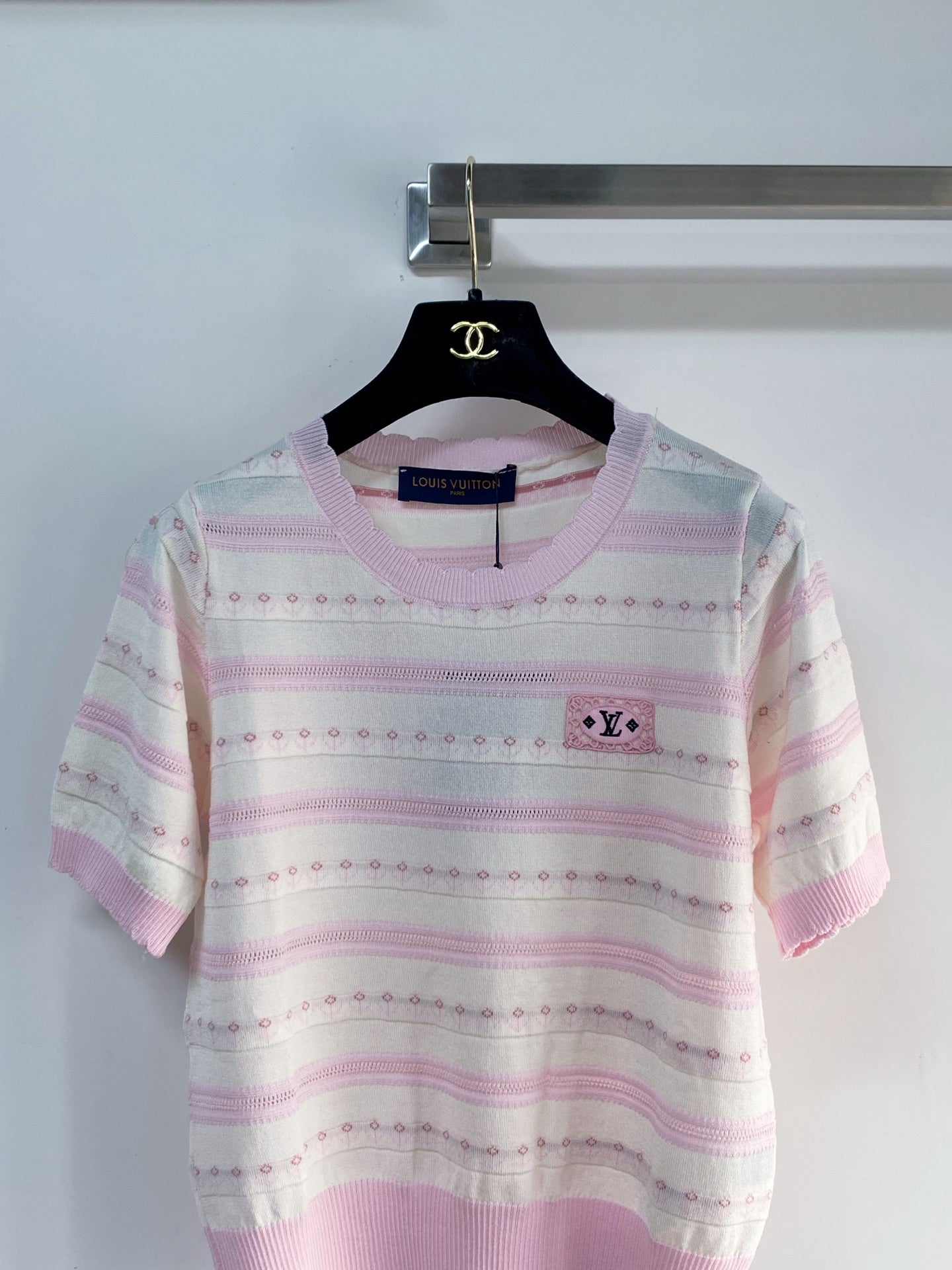 路L家-造型領LOGO標誌短袖 粉色