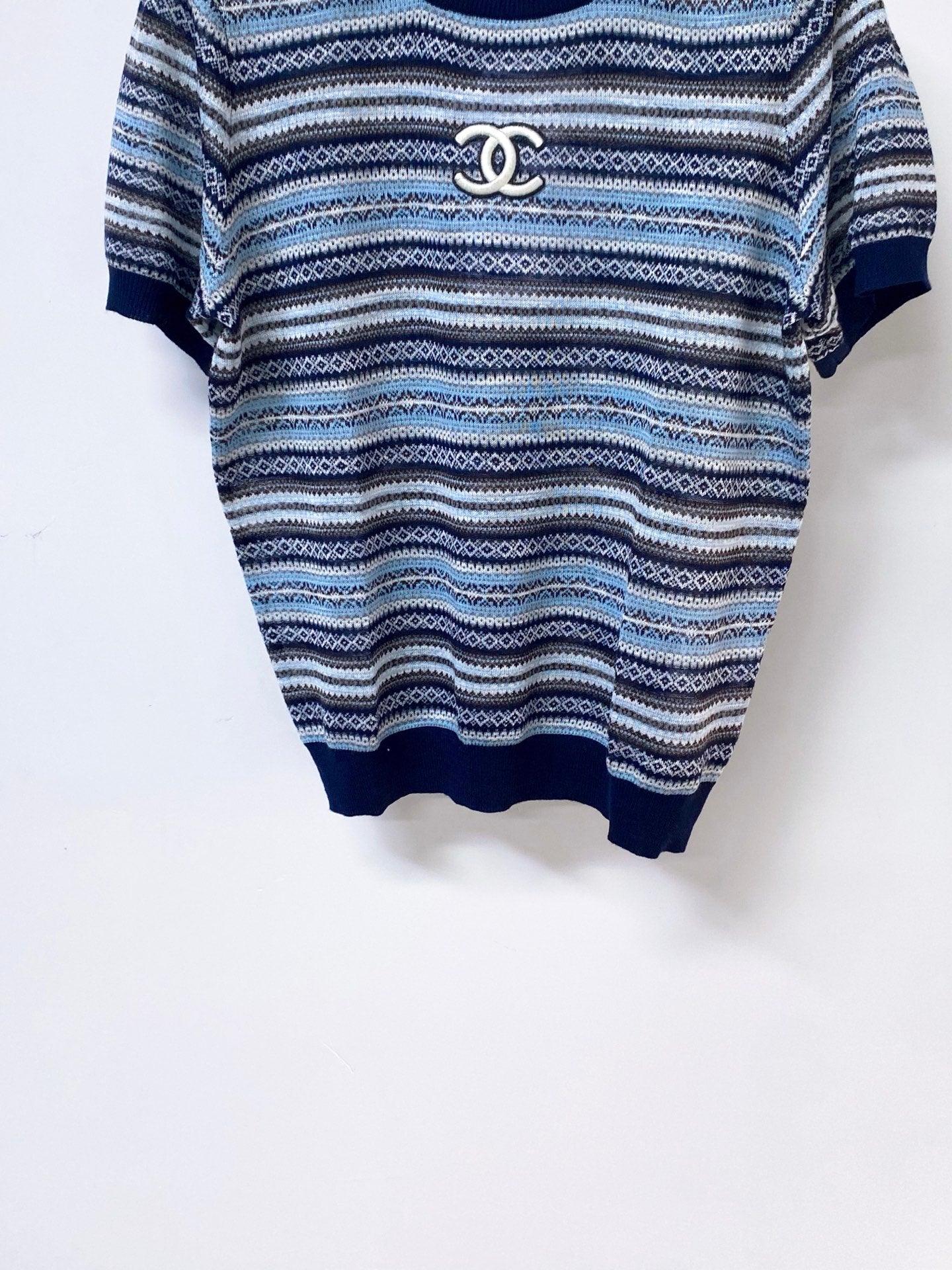 小香家-圖騰刺繡短袖上衣