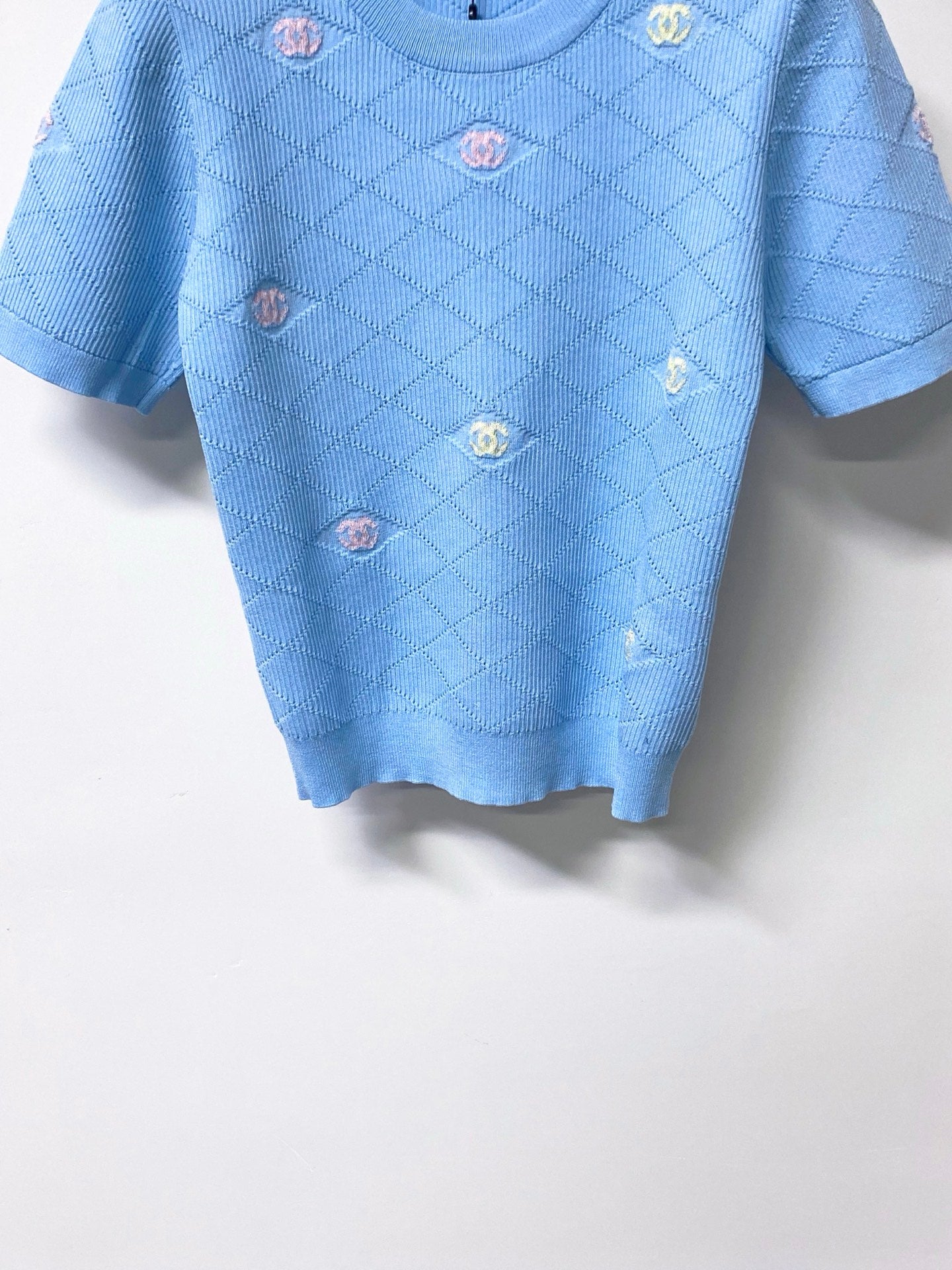 小香家-滿版LOGO菱格短袖 水藍