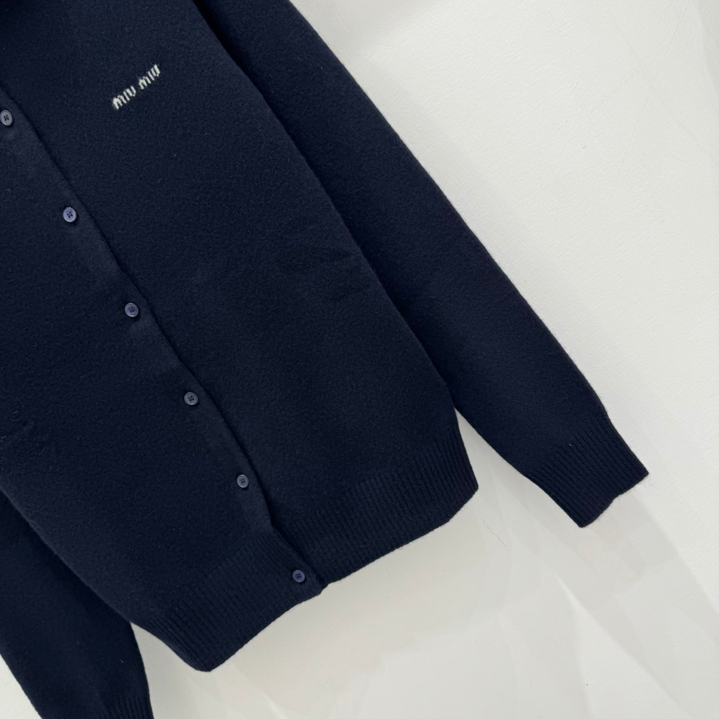 穆M家-假兩件娃娃領羊絨開襟衫