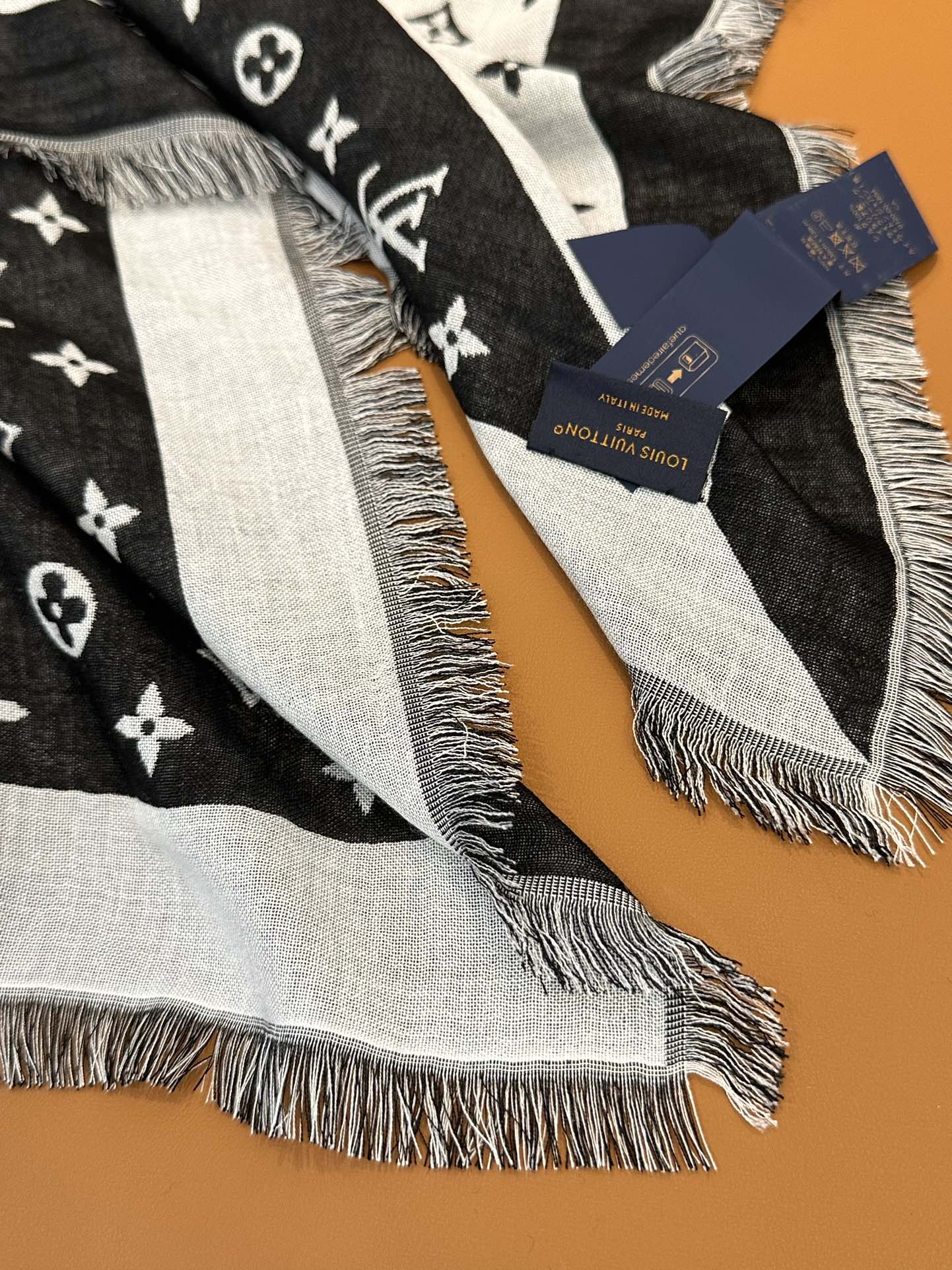 路L家-米爾筆披肩140*140cm 60%絲40%羊毛