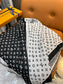 路L家-Monogram圖案披肩 40*140cm 60%絲40%羊毛
