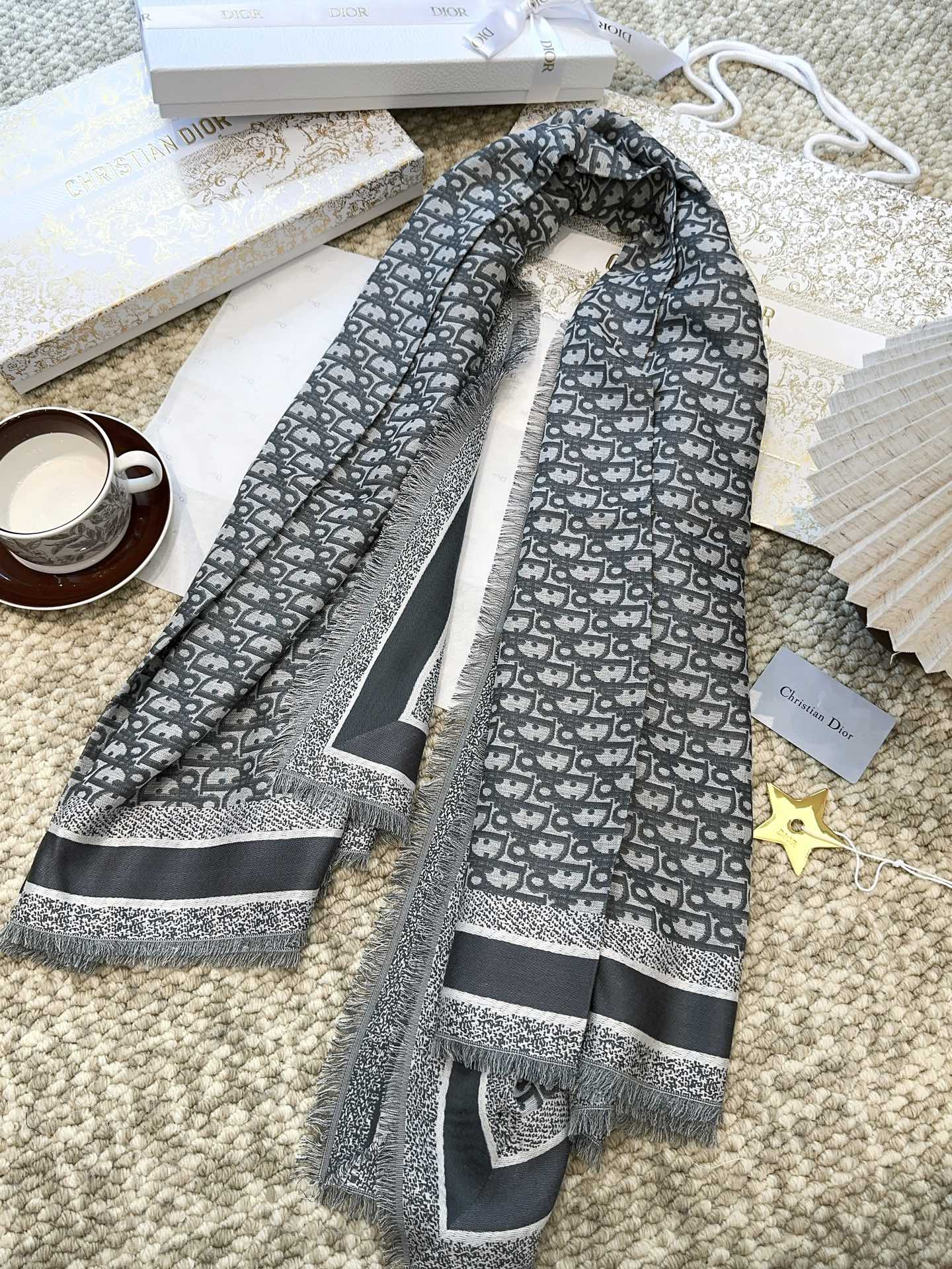 迪D家-Cannage提花披肩 140cm*140cm 真絲羊毛-灰色