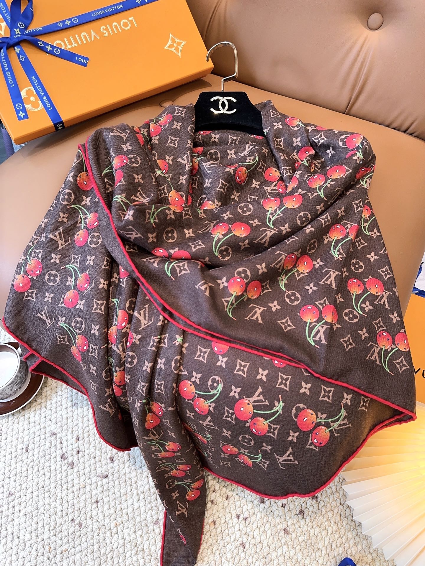 路L家-雙面絲毛方巾 135*135-櫻桃圖案