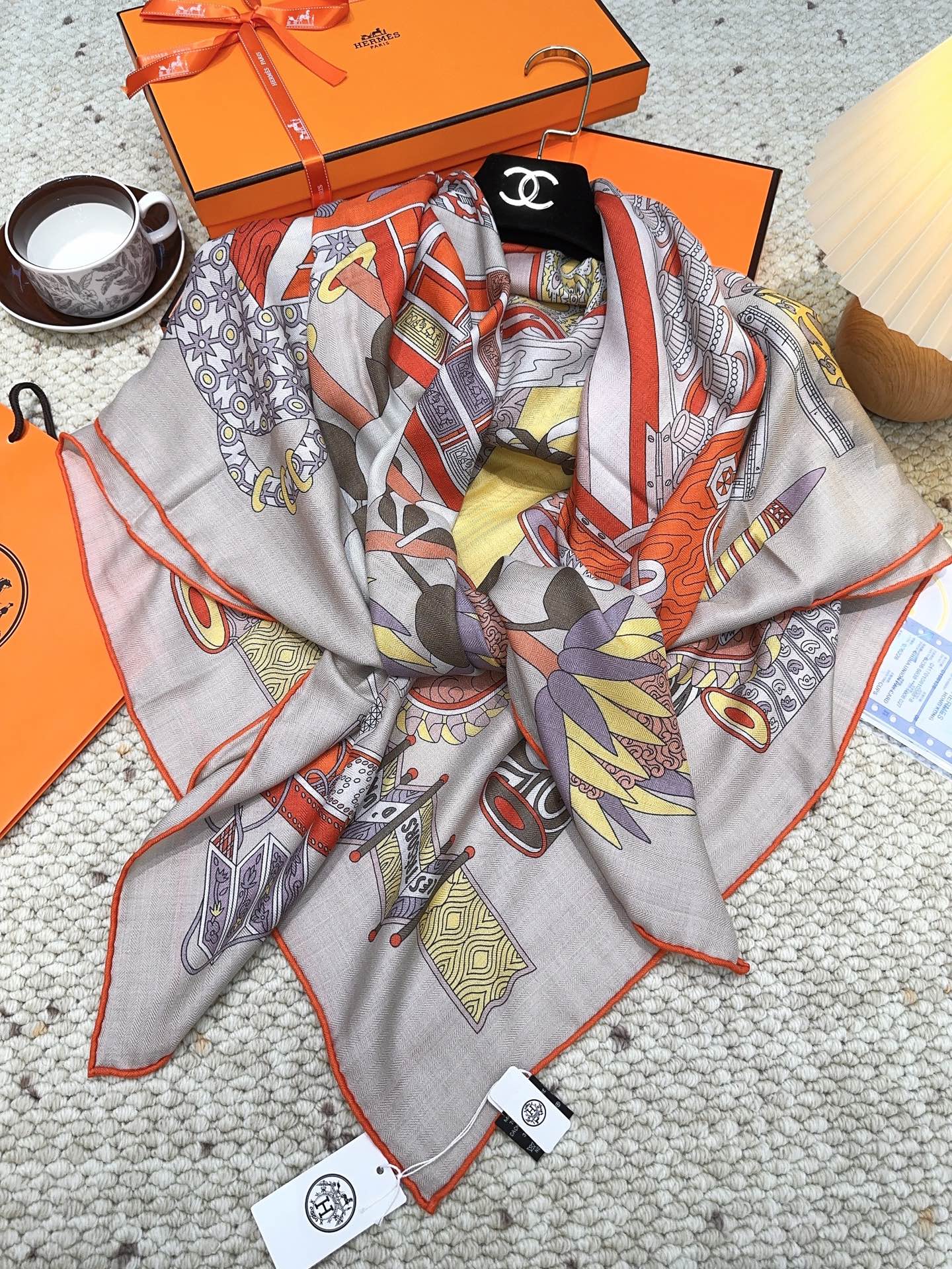 小愛款-手工捲邊絲羊絨巾 140x 140厘米