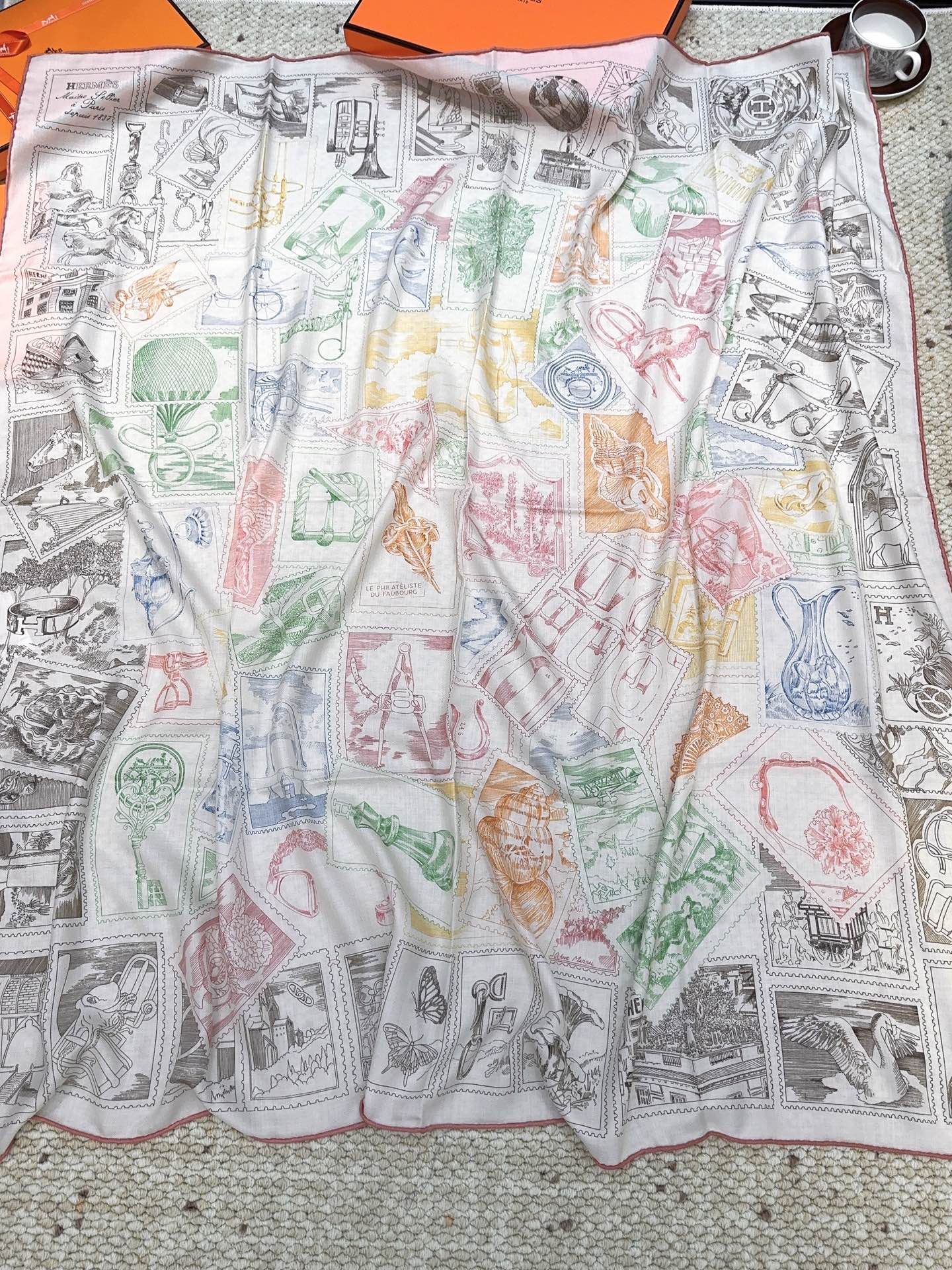 小愛款-手工捲邊絲羊絨巾 140x 140厘米