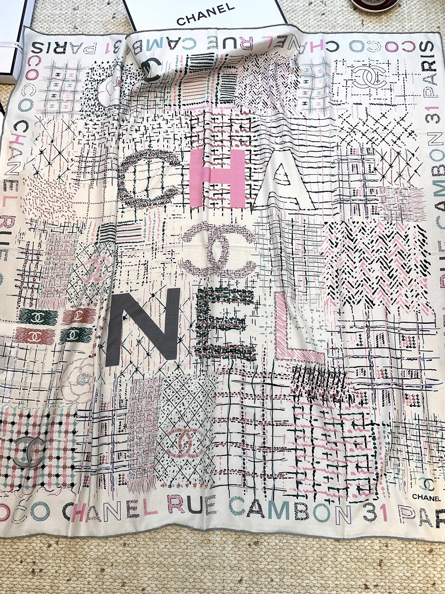 小香家-絲絨大方巾 140*140cm 經典黑白色