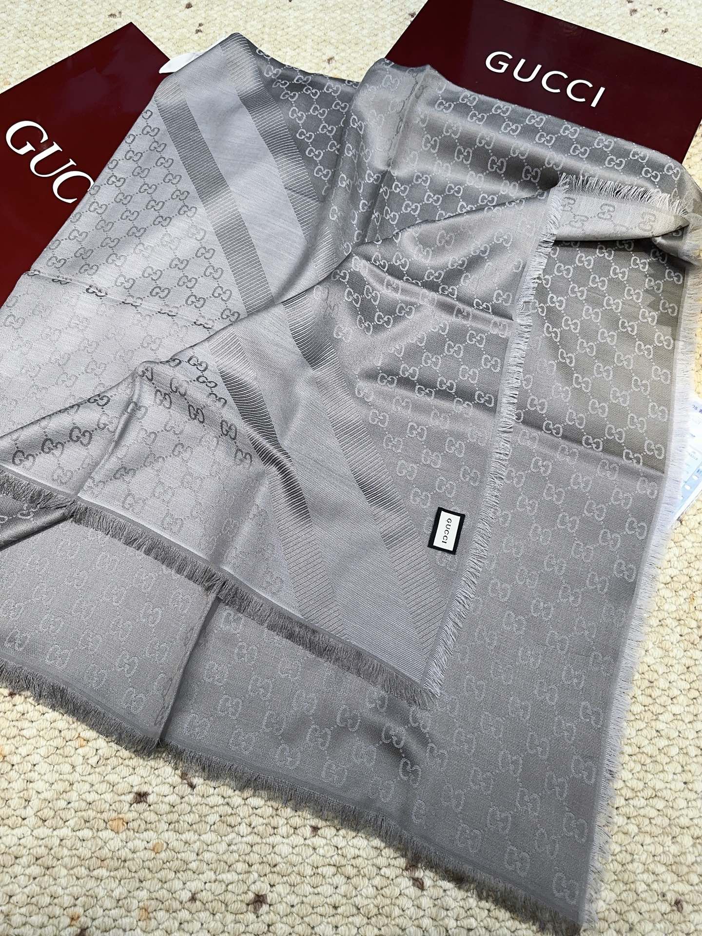 古G家-方巾尾單 80％羊毛20％桑蠶絲 140*140