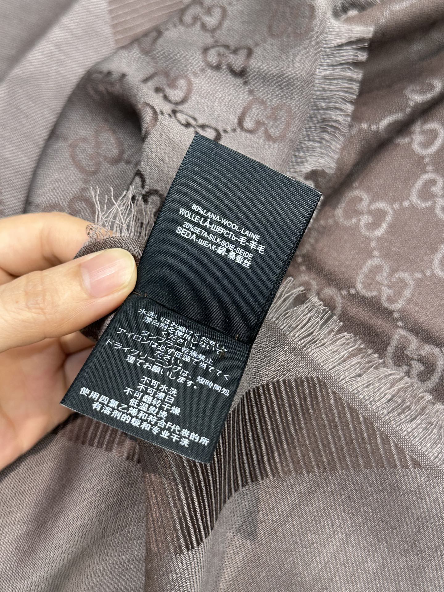 古G家-方巾尾單 80％羊毛20％桑蠶絲 140*140