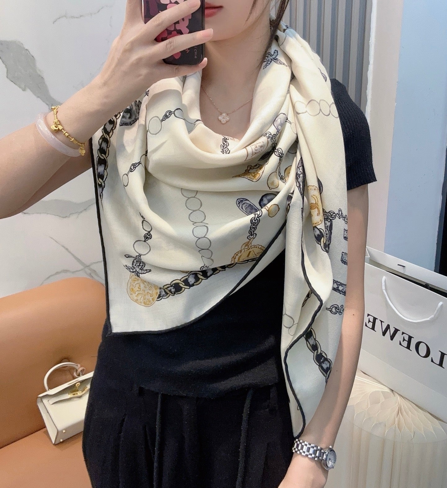 小香家-絲質羊絨方巾 140*140 兩色