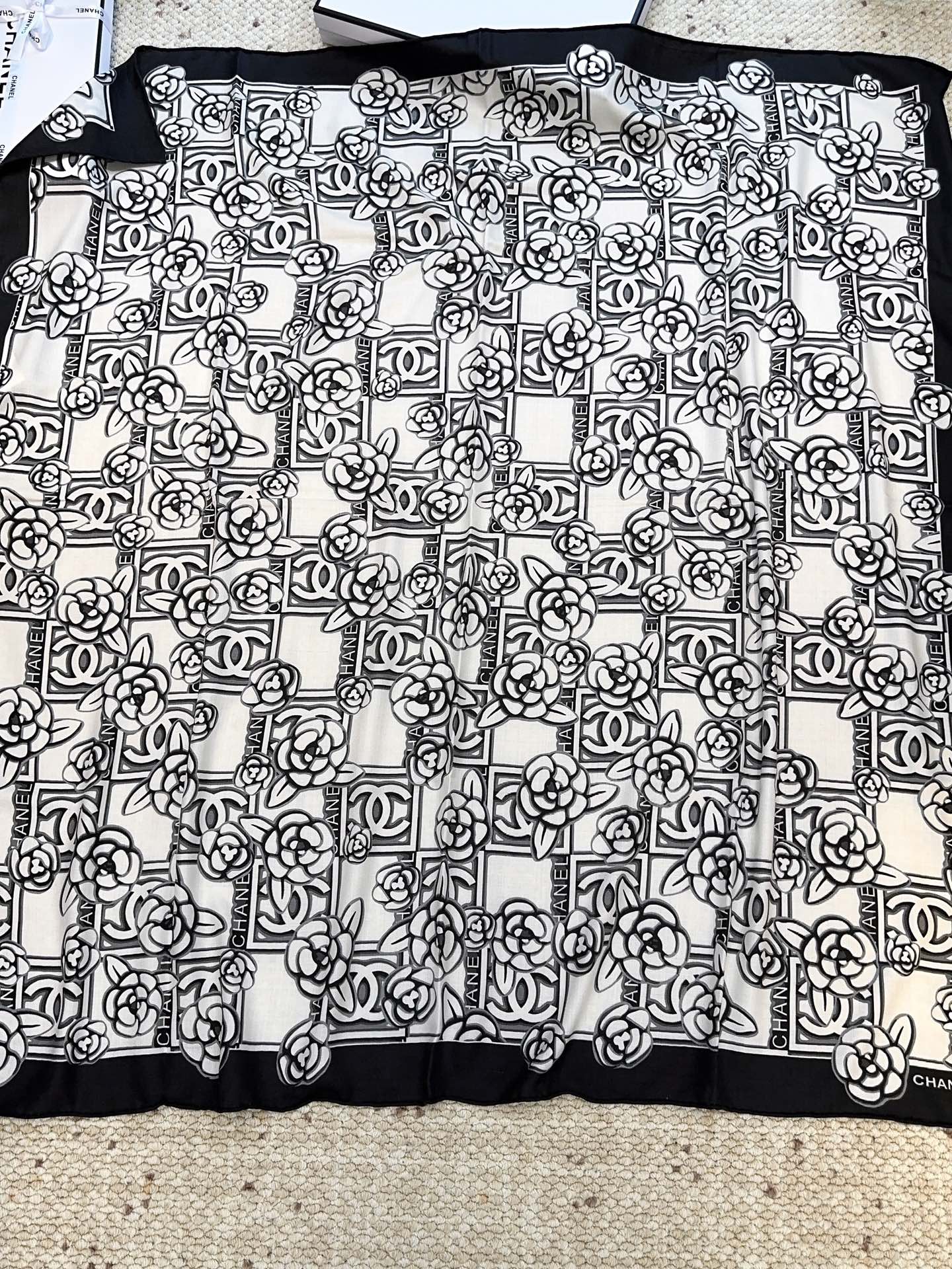 小香家-絲絨大方巾 140*140cm 經典茶花