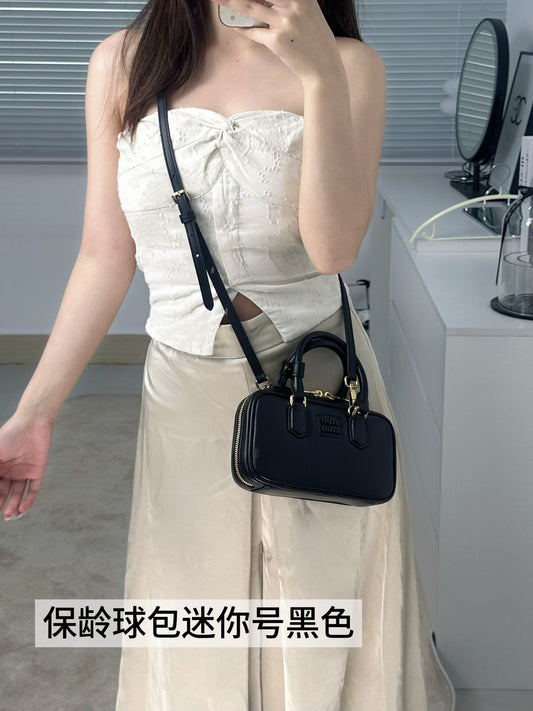 穆M家-5B088M980 𝗔𝗥𝗖𝗔𝗗𝗜𝗘 牛皮革 保齡球包 mini號 黑色