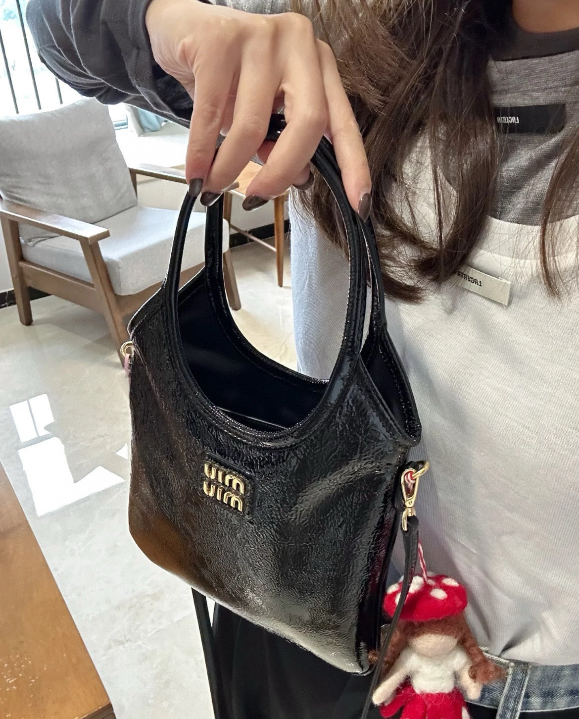 穆M家-5BA281M650 𝐈𝐕𝐘提袋 小號 漆皮黑