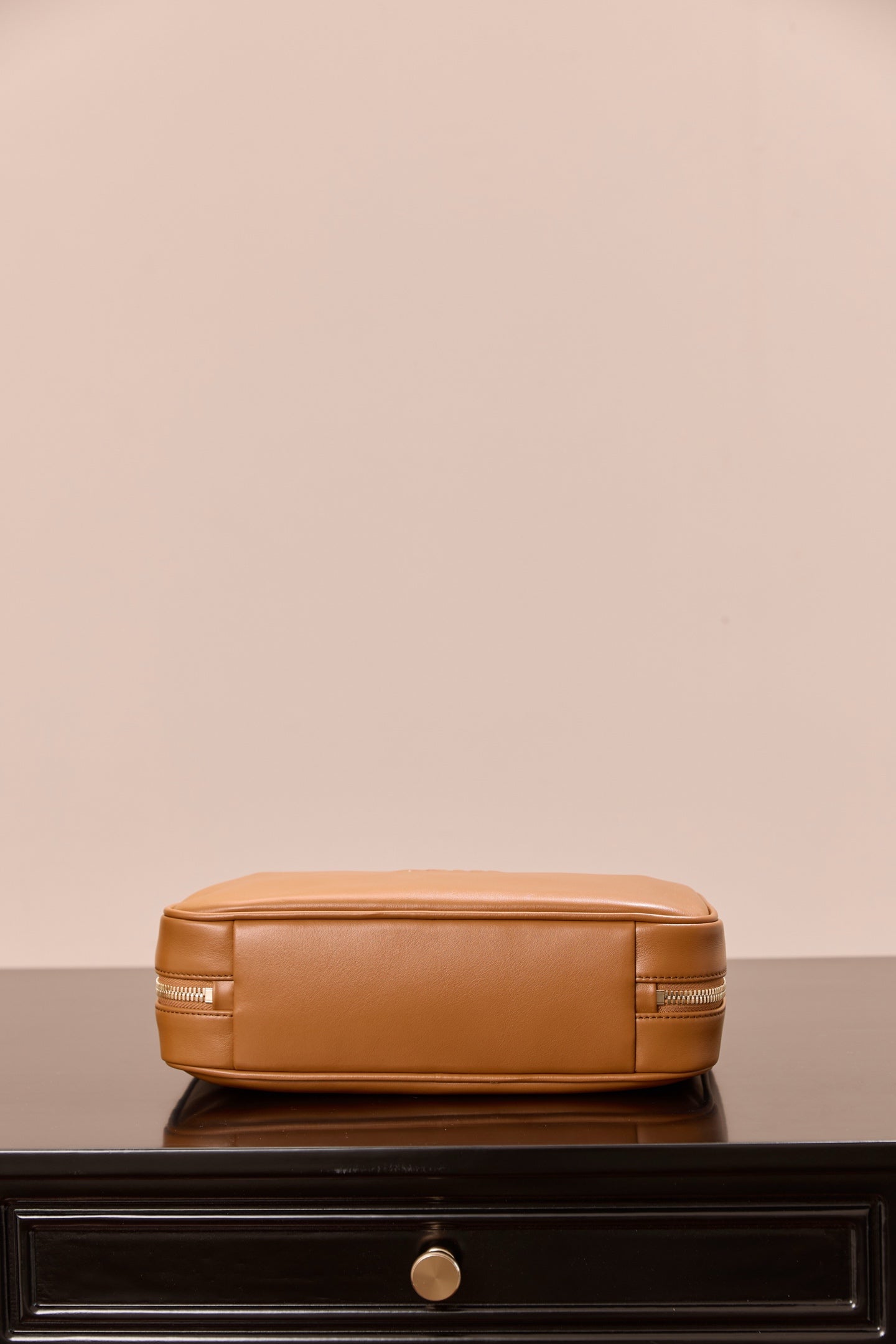 穆M家-5BB142M1100 𝗔𝗥𝗖𝗔𝗗𝗜𝗘 牛皮革 保齡球包 中號 棕色
