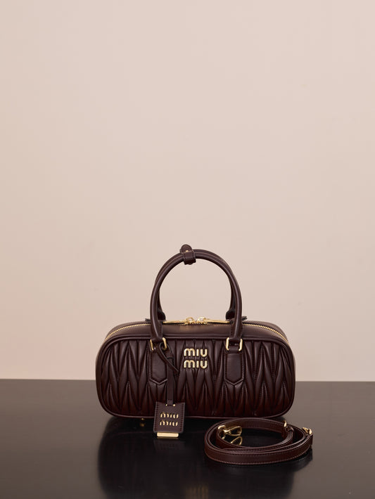穆M家-5BB148M1300 𝗔𝗥𝗖𝗔𝗗𝗜𝗘 𝐌𝐚𝐭𝐞𝐥𝐚 中號 石楠木色