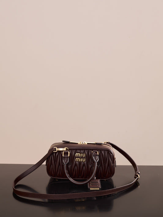 穆M家-5BB142M1200 𝗔𝗥𝗖𝗔𝗗𝗜𝗘 𝐌𝐚𝐭𝐞𝐥𝐚 小號 石楠木色