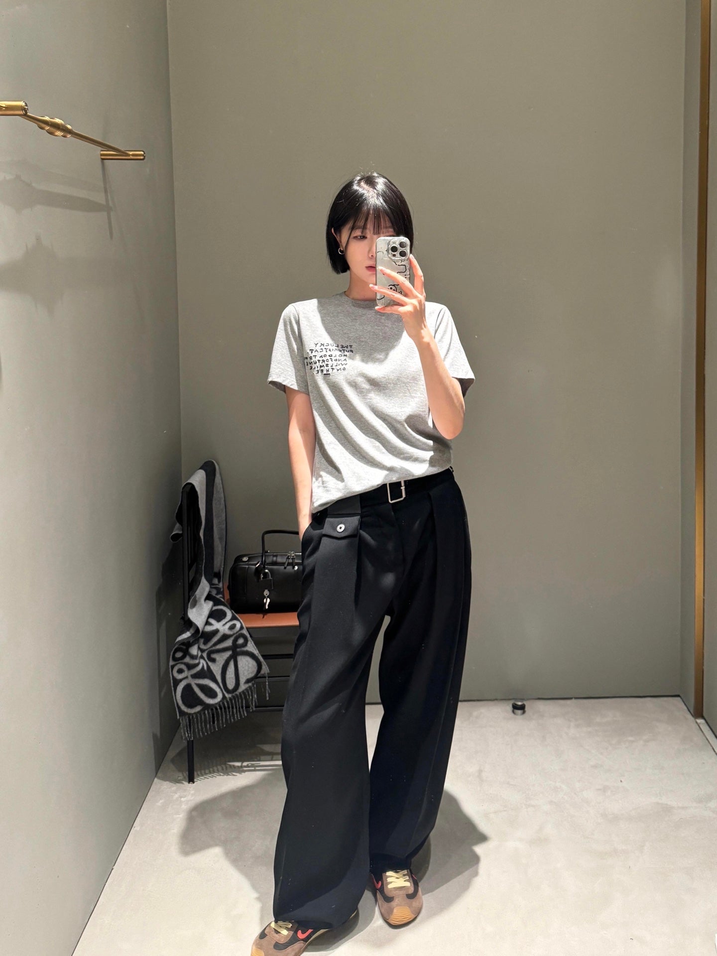 路L家-聯名新款刺繡貓咪灰調短袖T