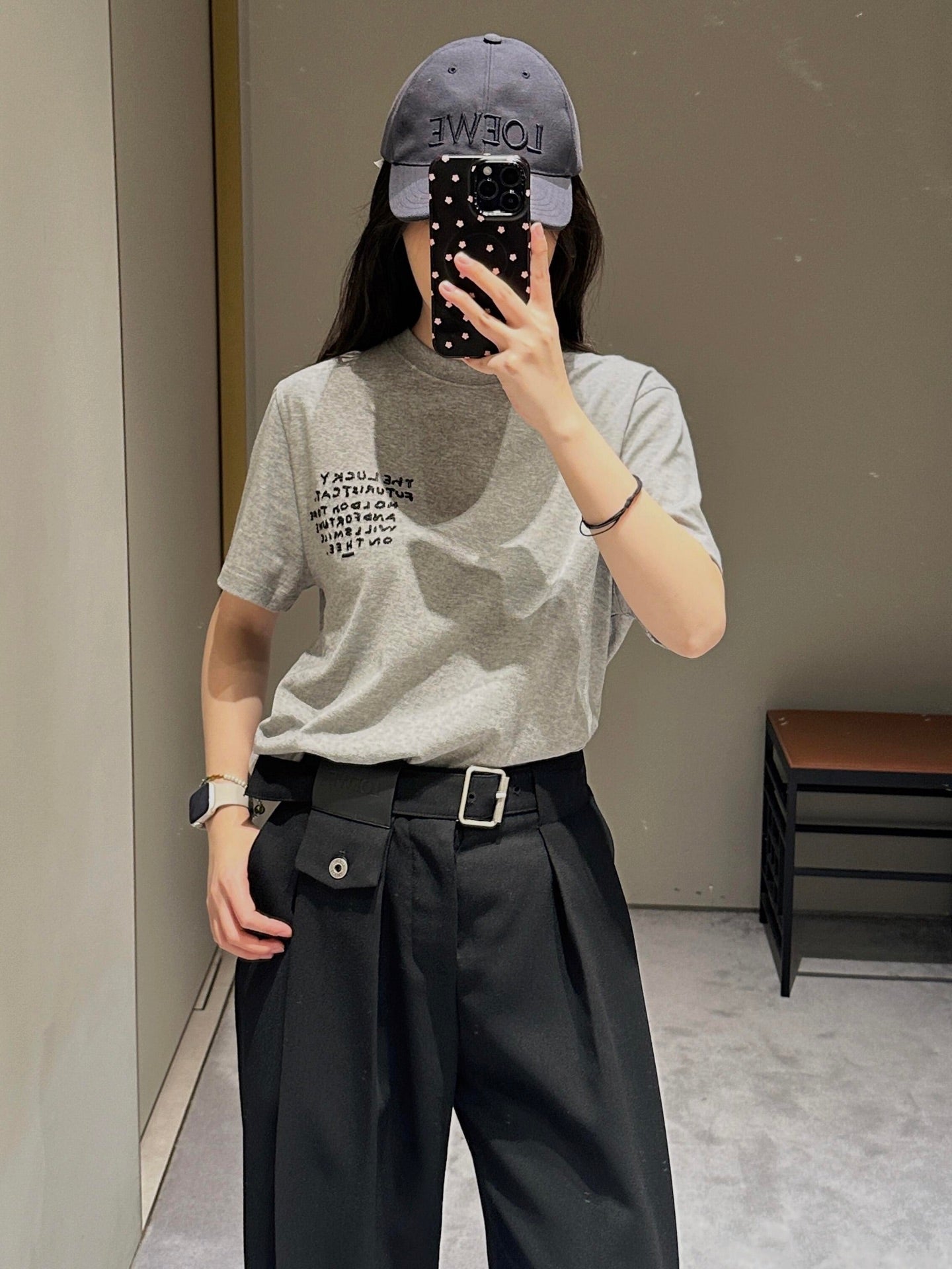 路L家-聯名新款刺繡貓咪灰調短袖T