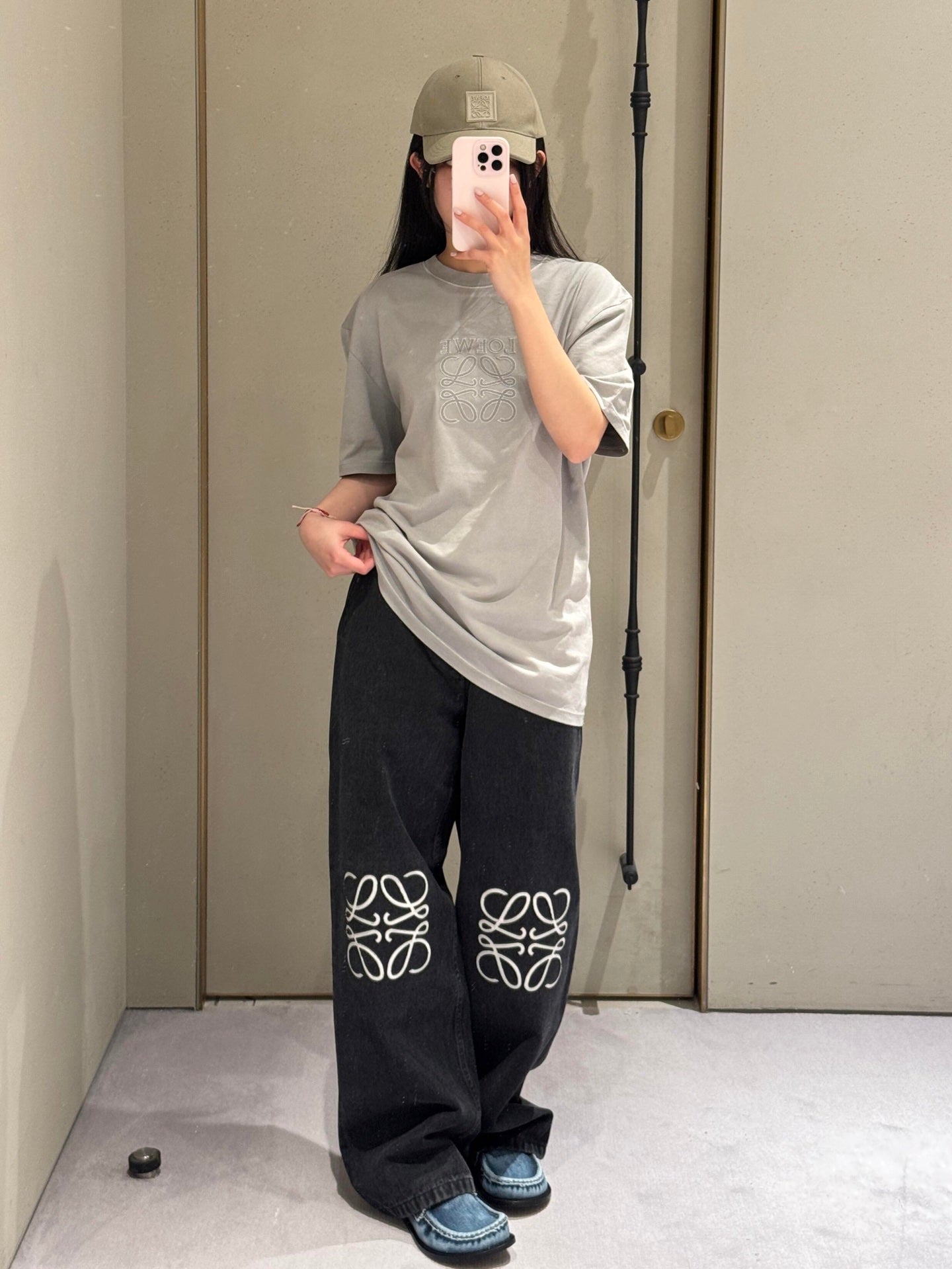 羅L家-26Ss經典款雷射鏤空直筒牛仔褲 黑