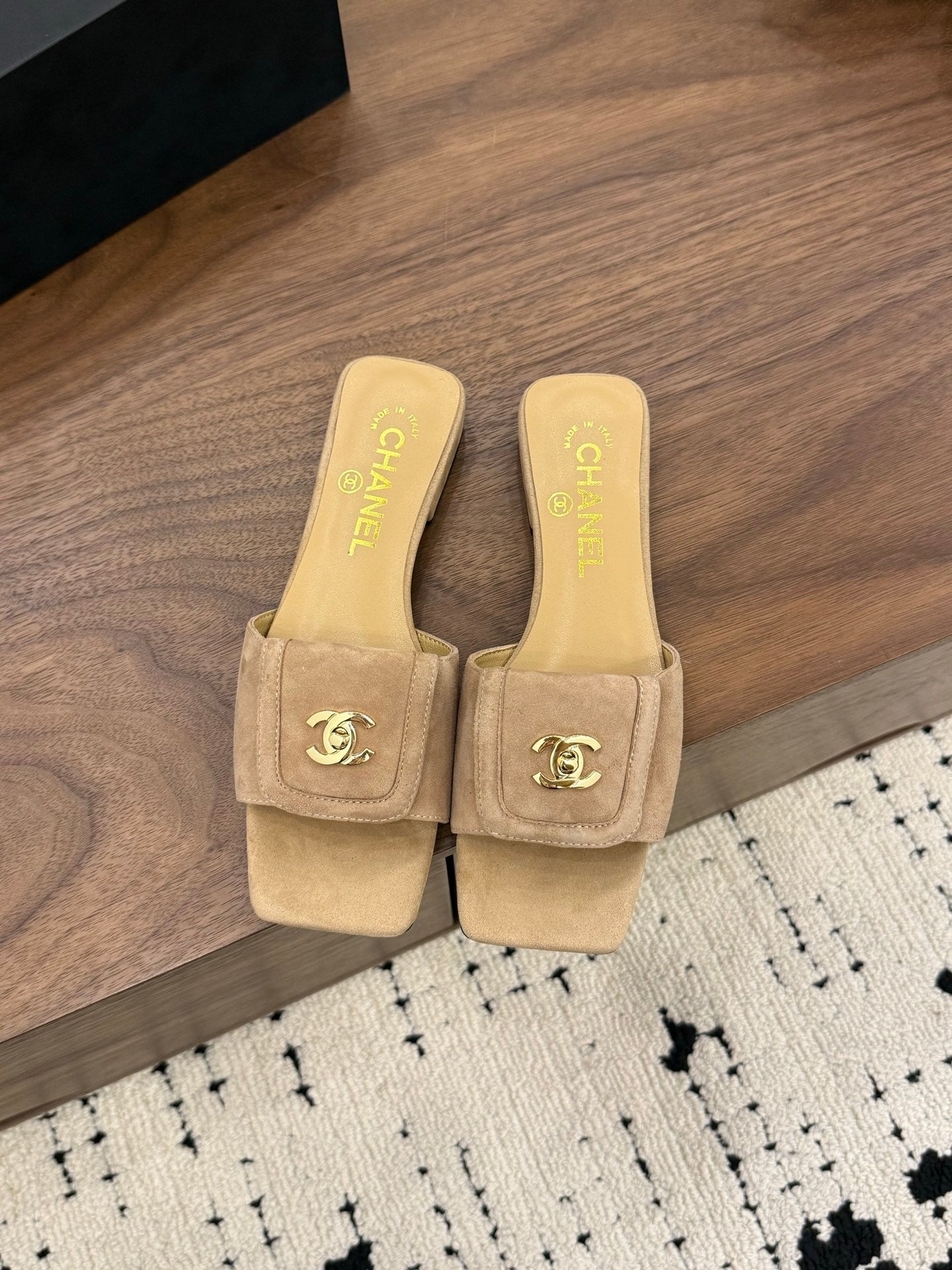 小香家-26麂皮一字拖鞋 棕色