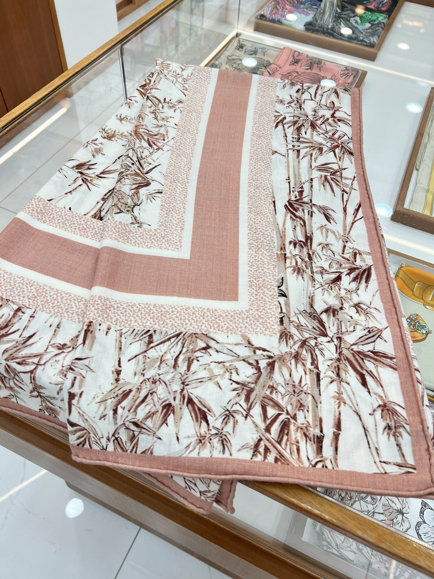 迪D家-絲毛雙面同色 印花披肩 140 公分