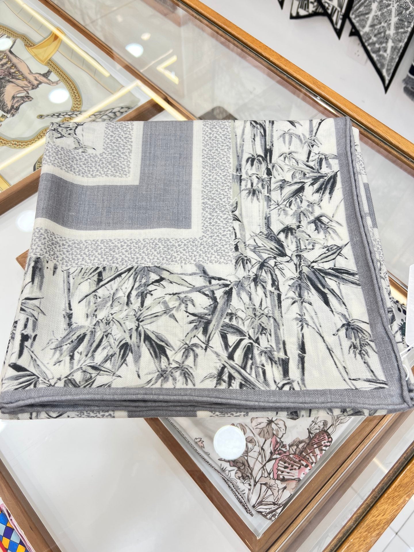 迪D家-絲毛雙面同色 印花披肩 140 公分