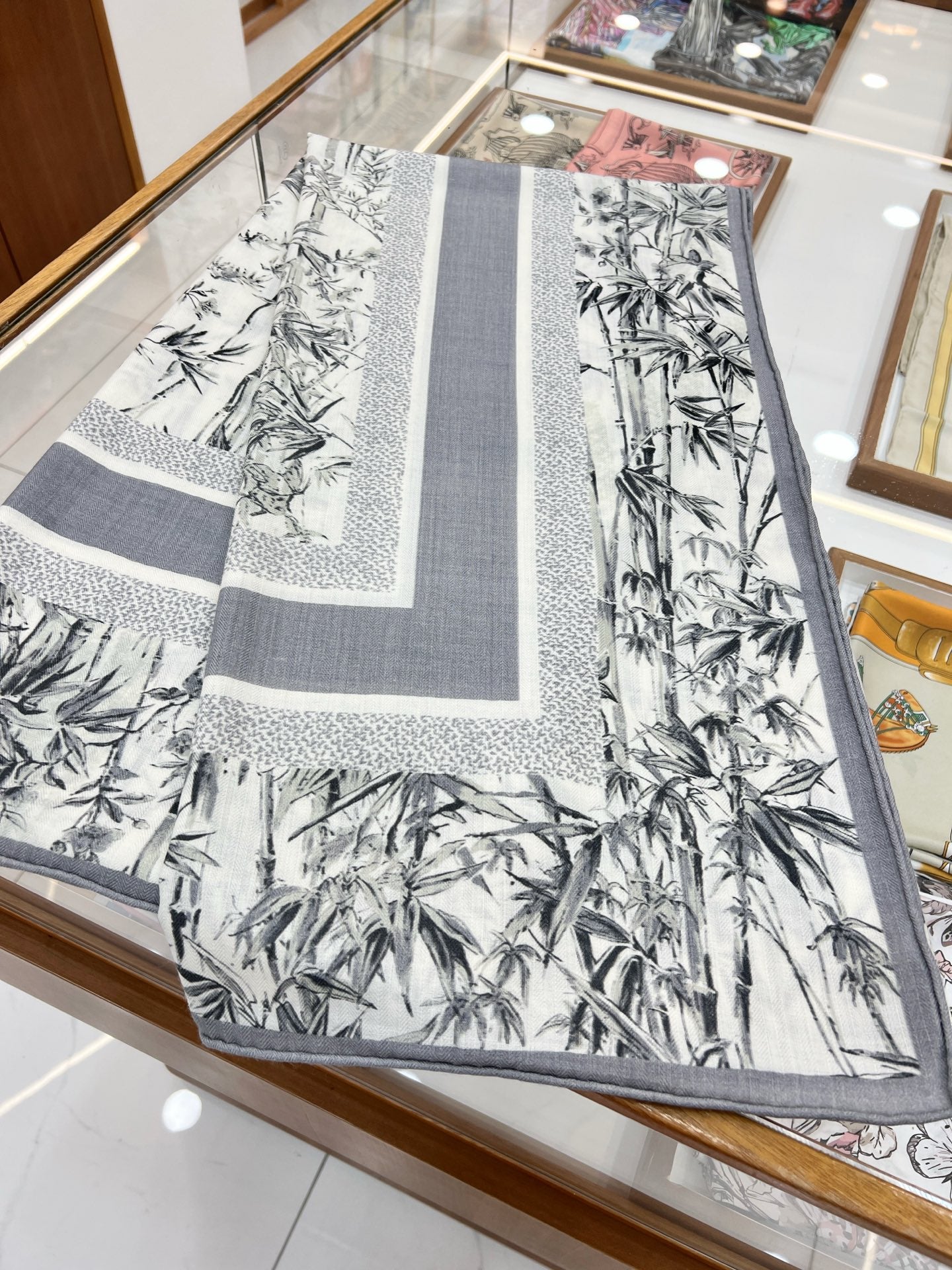 迪D家-絲毛雙面同色 印花披肩 140 公分