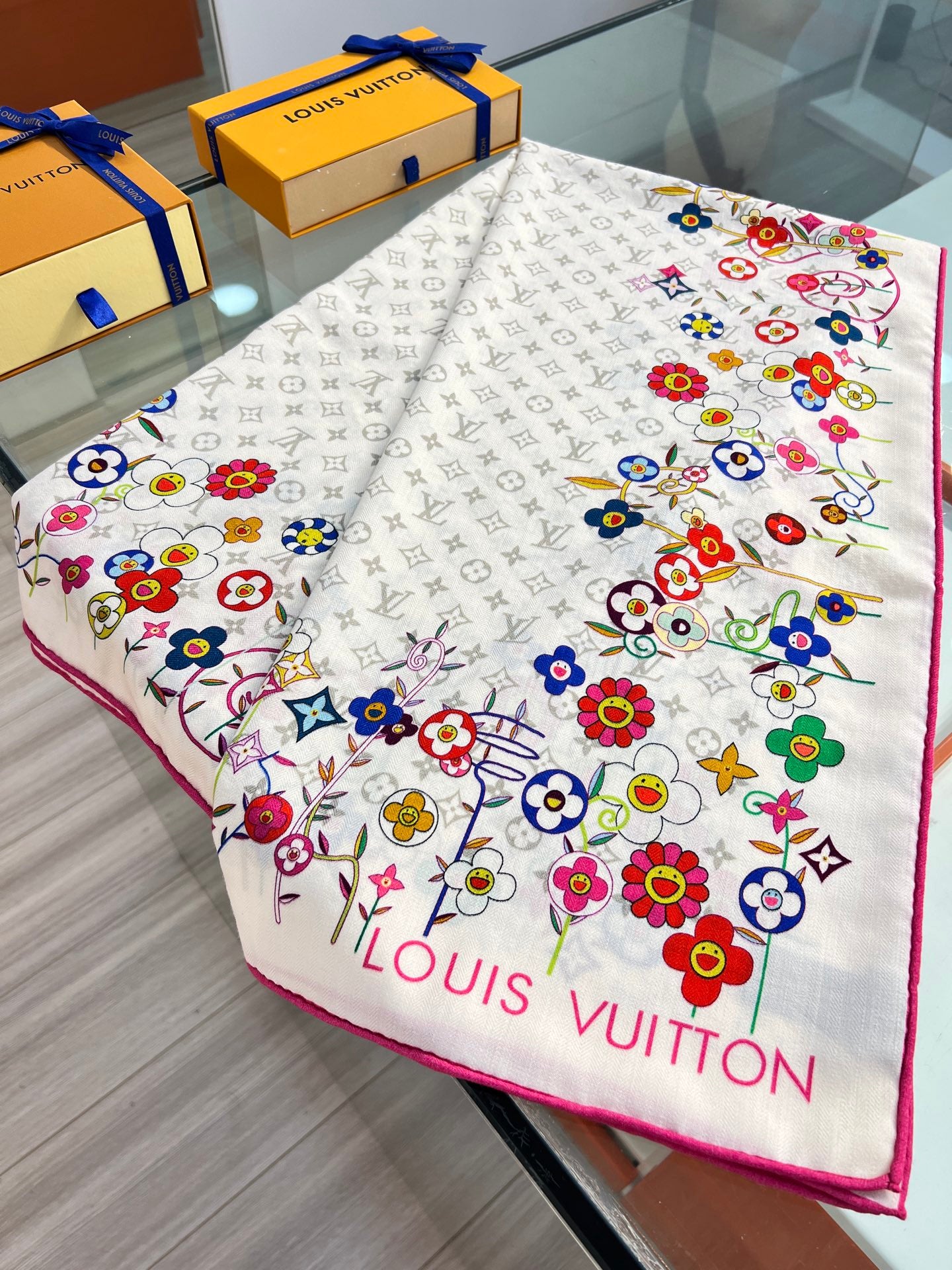 路L家-絲毛雙面同色印花 135 x 135 厘米