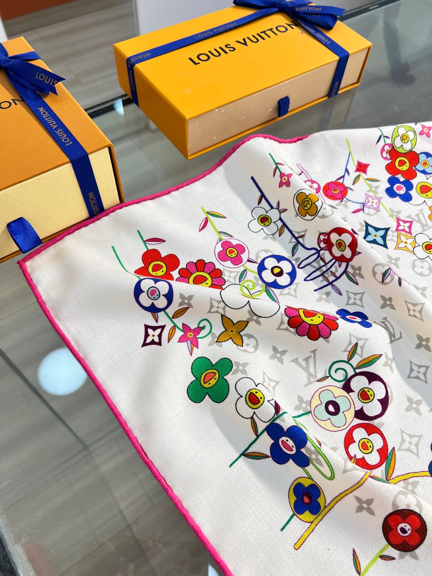 路L家-絲毛雙面同色印花 135 x 135 厘米