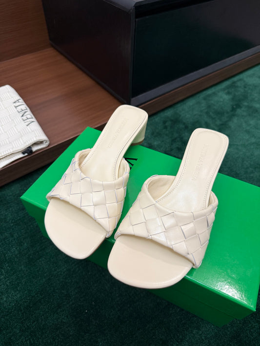 B編織-260717編織低跟拖鞋