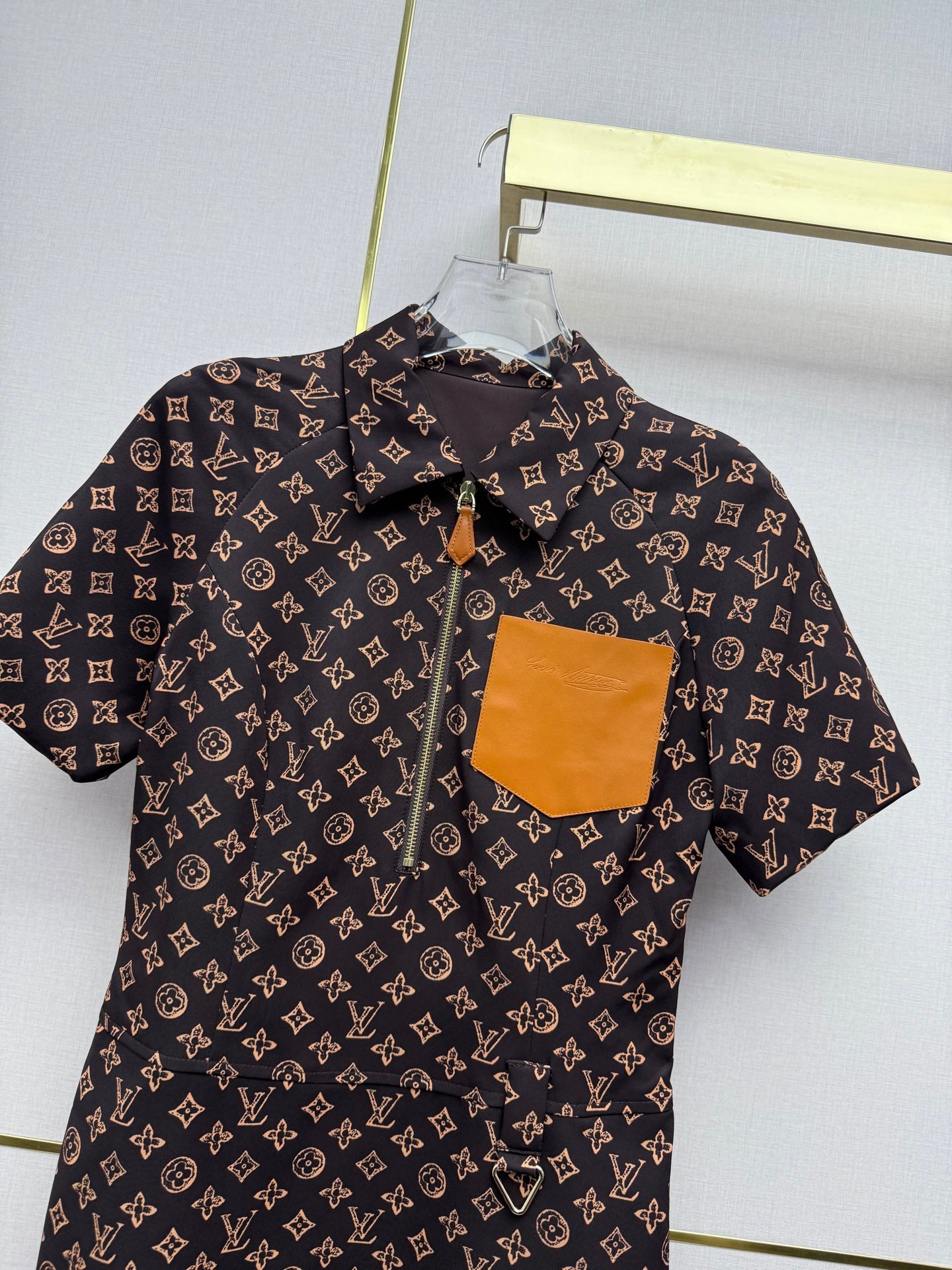 路L家-翻領連身直筒裙 咖色